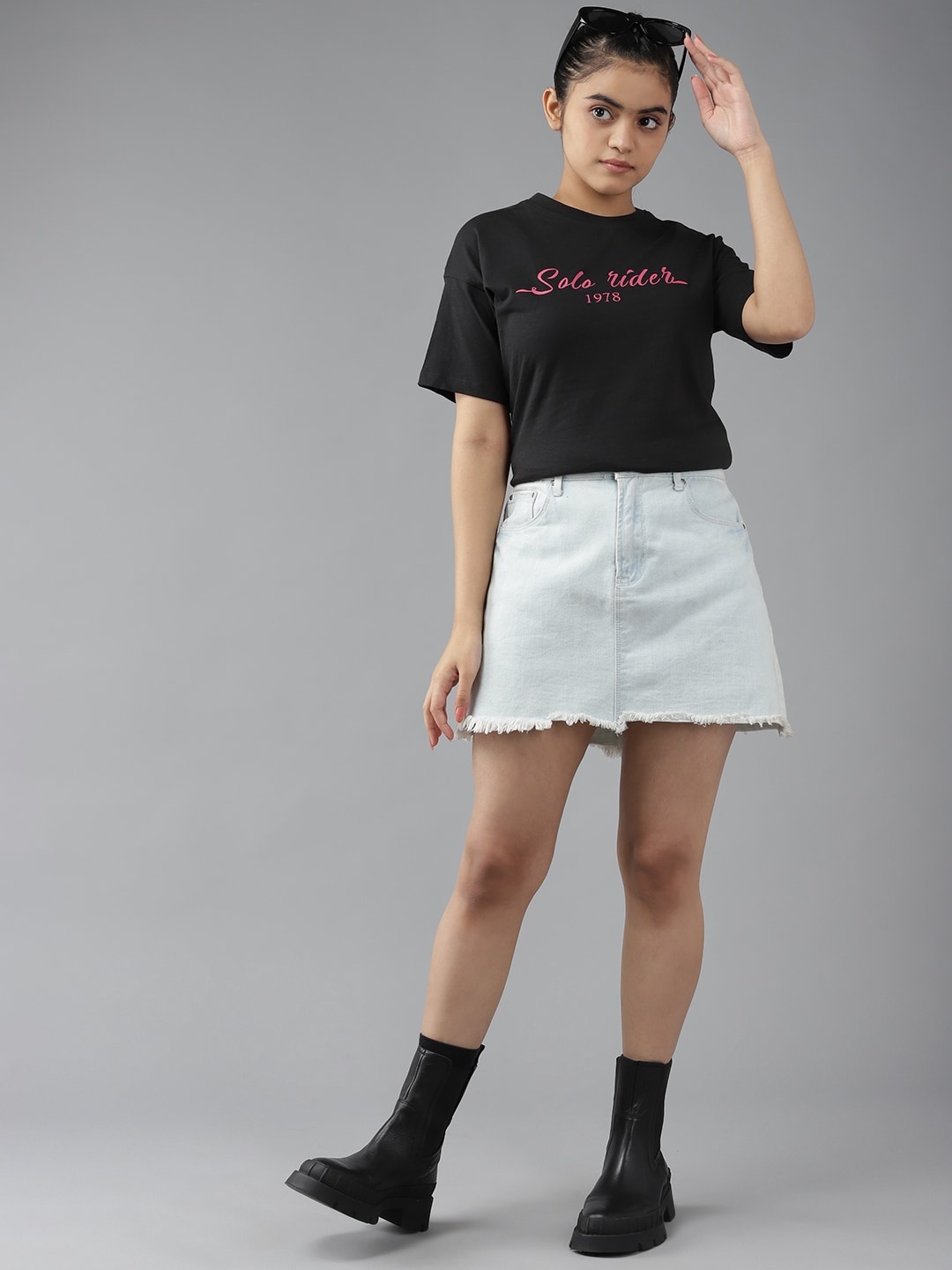 

UTH by Roadster Girls Black Solid Pure Cotton T-shirt