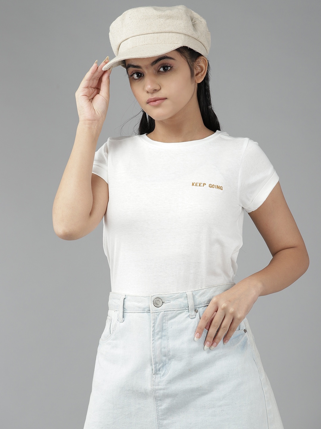 

UTH by Roadster Girls White Solid Applique Detail Cotton T-shirt