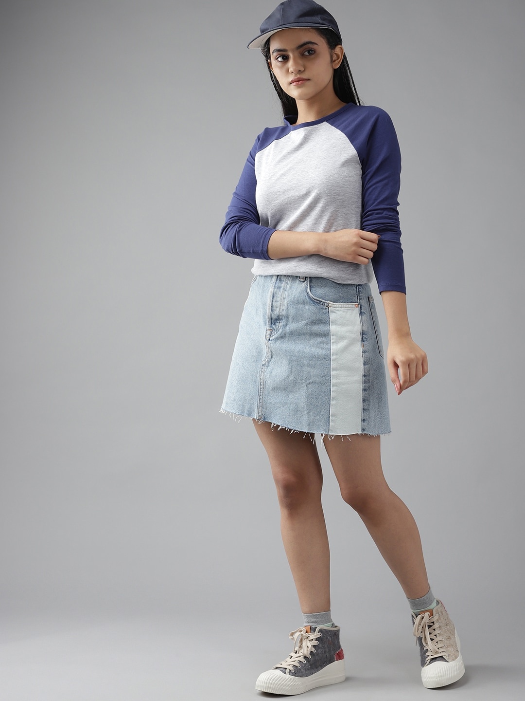 

UTH by Roadster Girls Grey Melange & Navy Blue Solid T-shirt