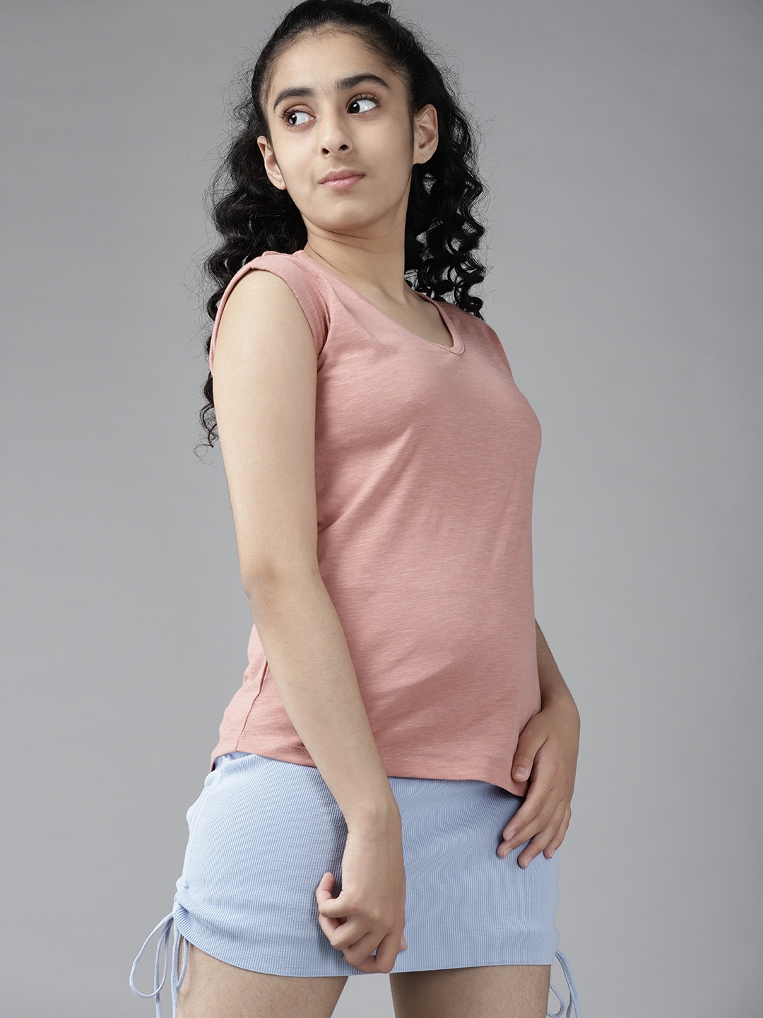 

UTH by Roadster Girls Peach-Coloured Pure Cotton Solid Sleeveless V-Neck T-shirt