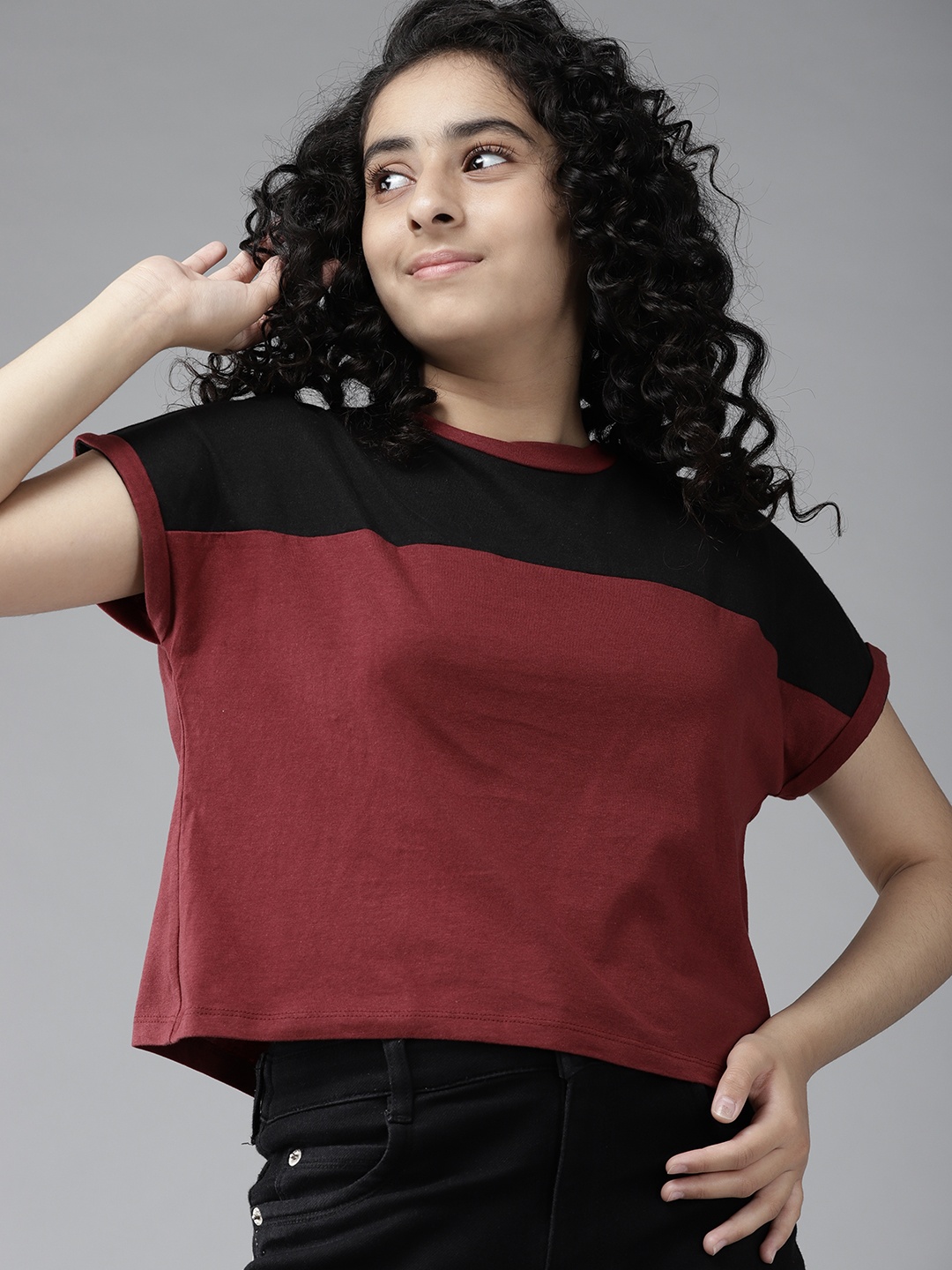 

UTH by Roadster Girls Maroon & Black Colourblocked Pure Cotton T-shirt