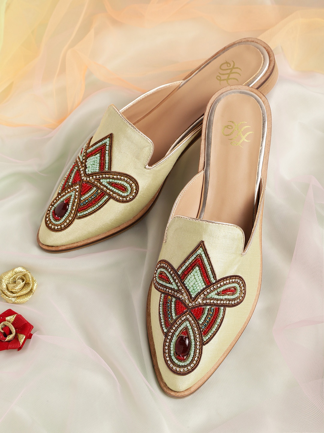 

House of Pataudi Women Green & Maroon Beaded Ethnic Mules