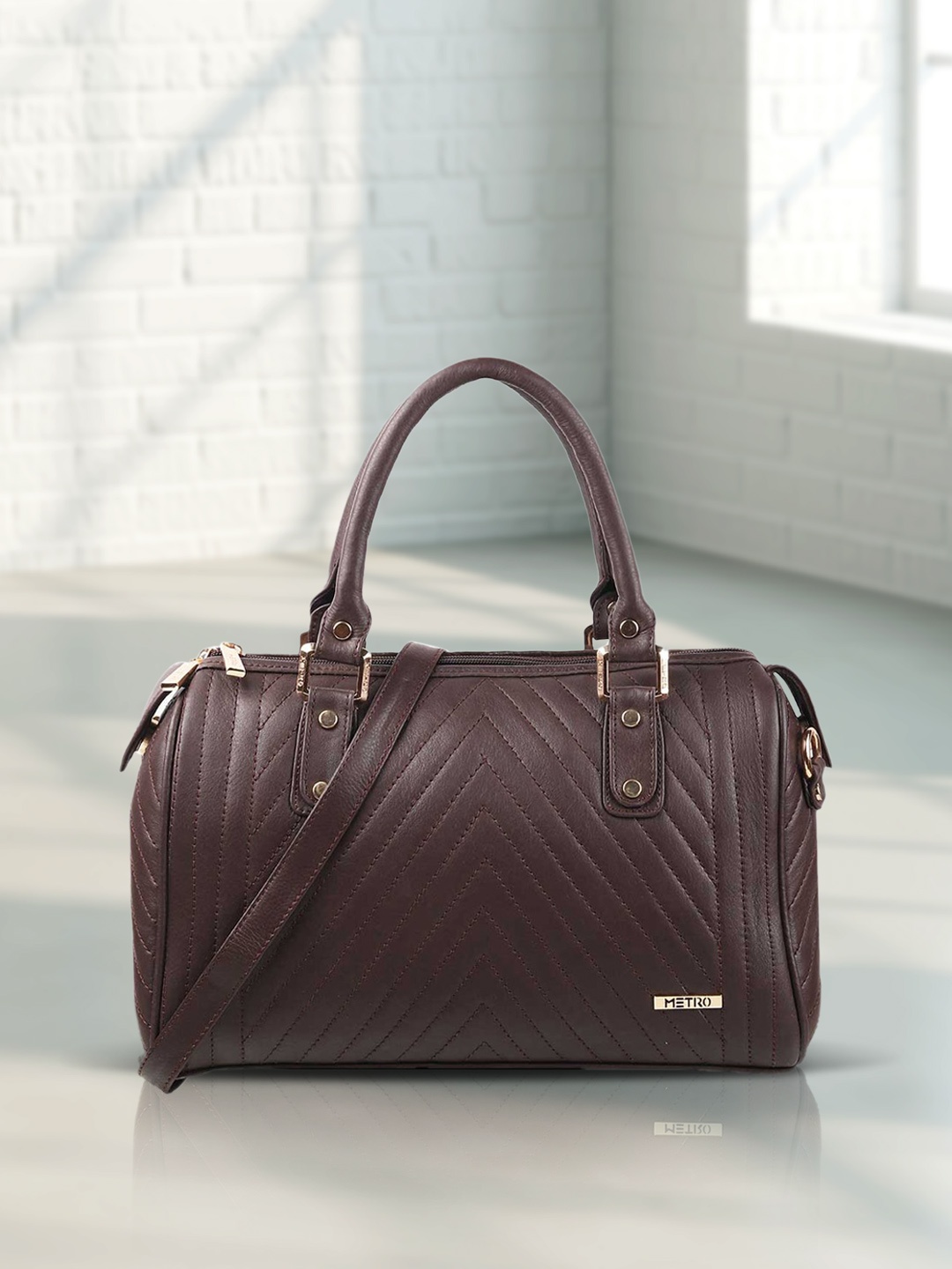 

Metro Women Brown Leather Handheld Bag with Quilt
