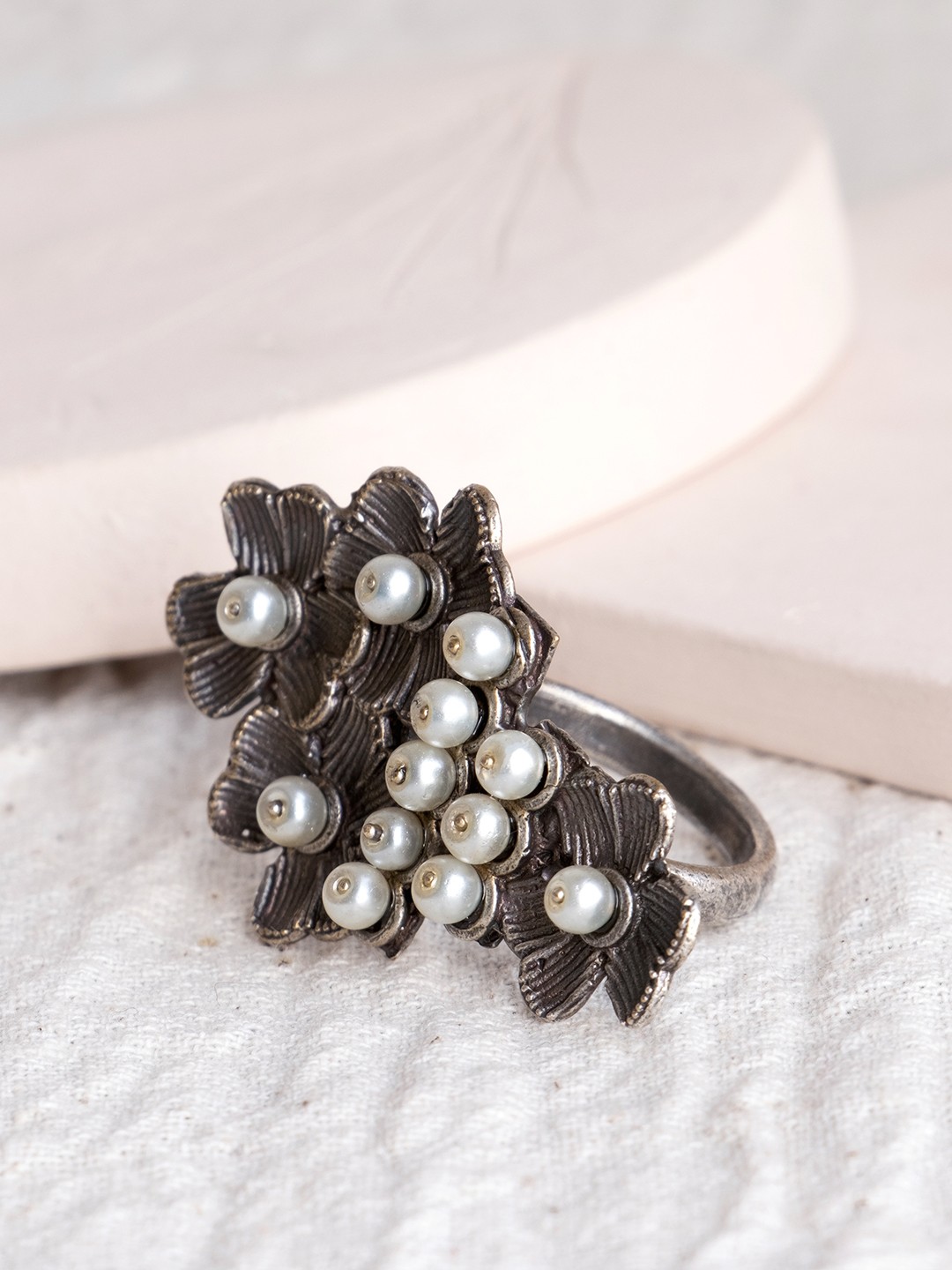 

Infuzze Oxidised Silver-Plated White Beaded Finger Ring
