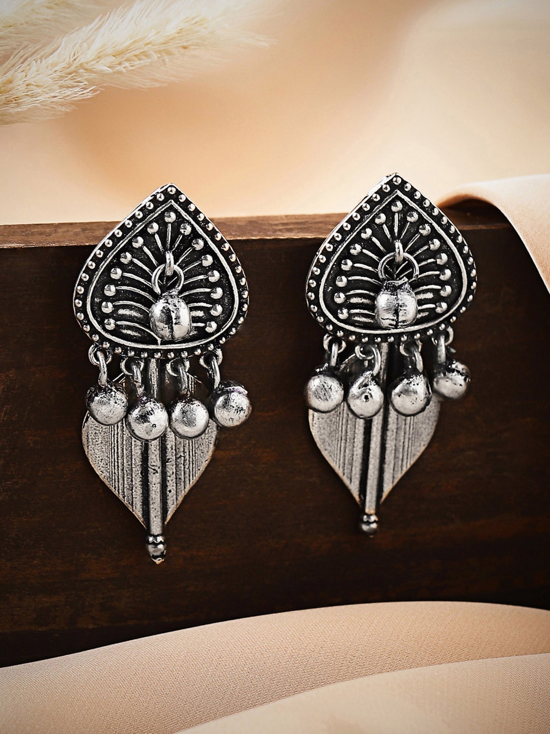 

Rubans Silver-Plated Contemporary Drop Earrings