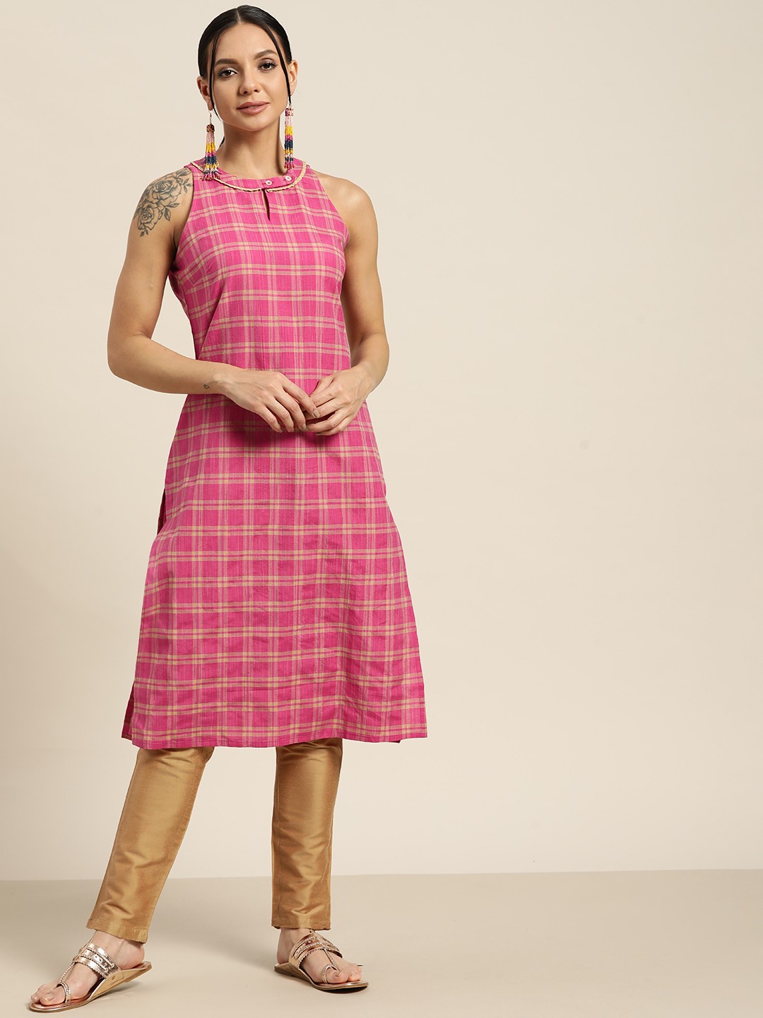 

Sangria Women Pink & Beige Checked Keyhole Neck Straight Kurta