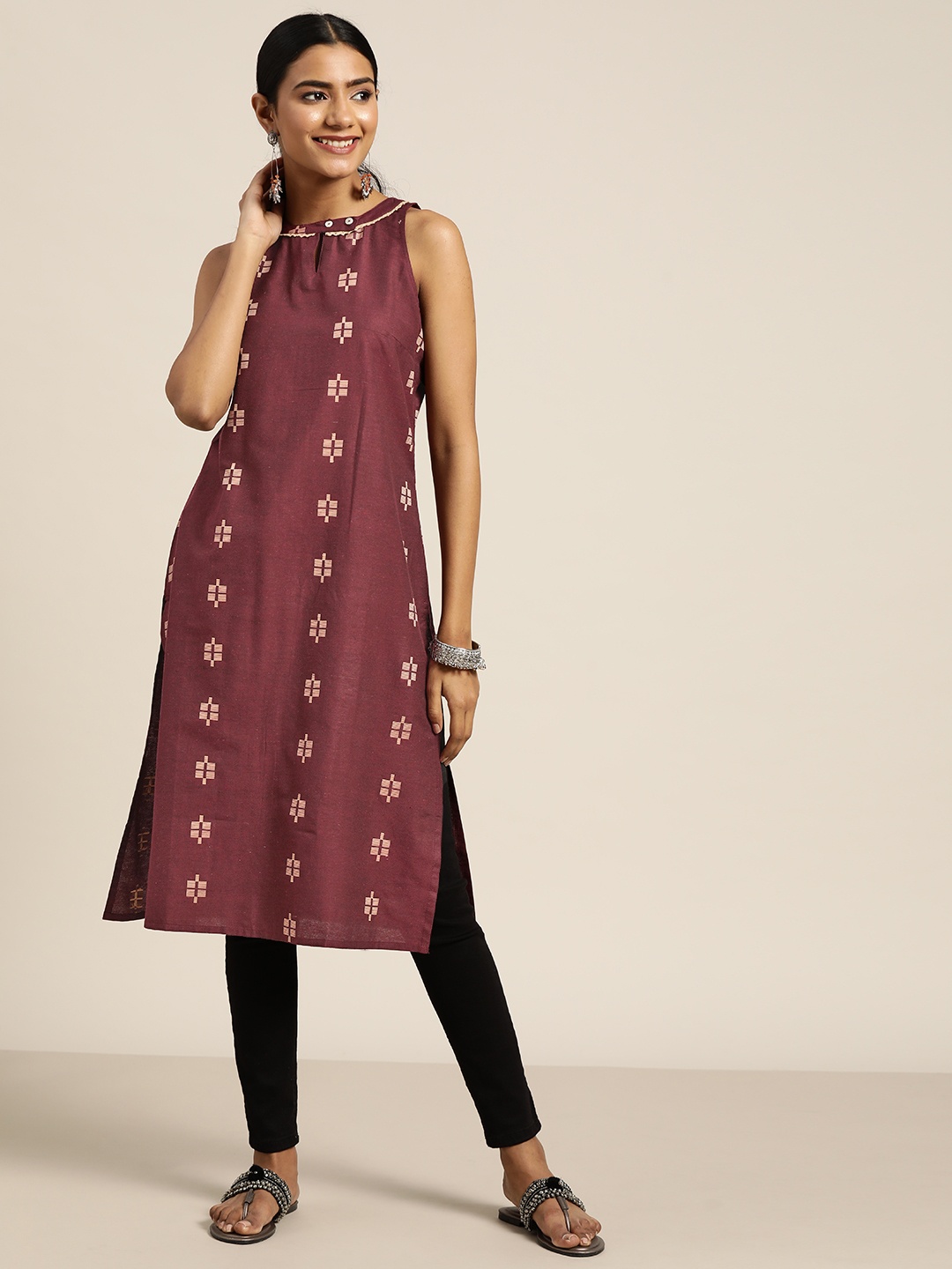 

Sangria Maroon & Beige Geometric Woven Design Sleeveless Straight Kurta