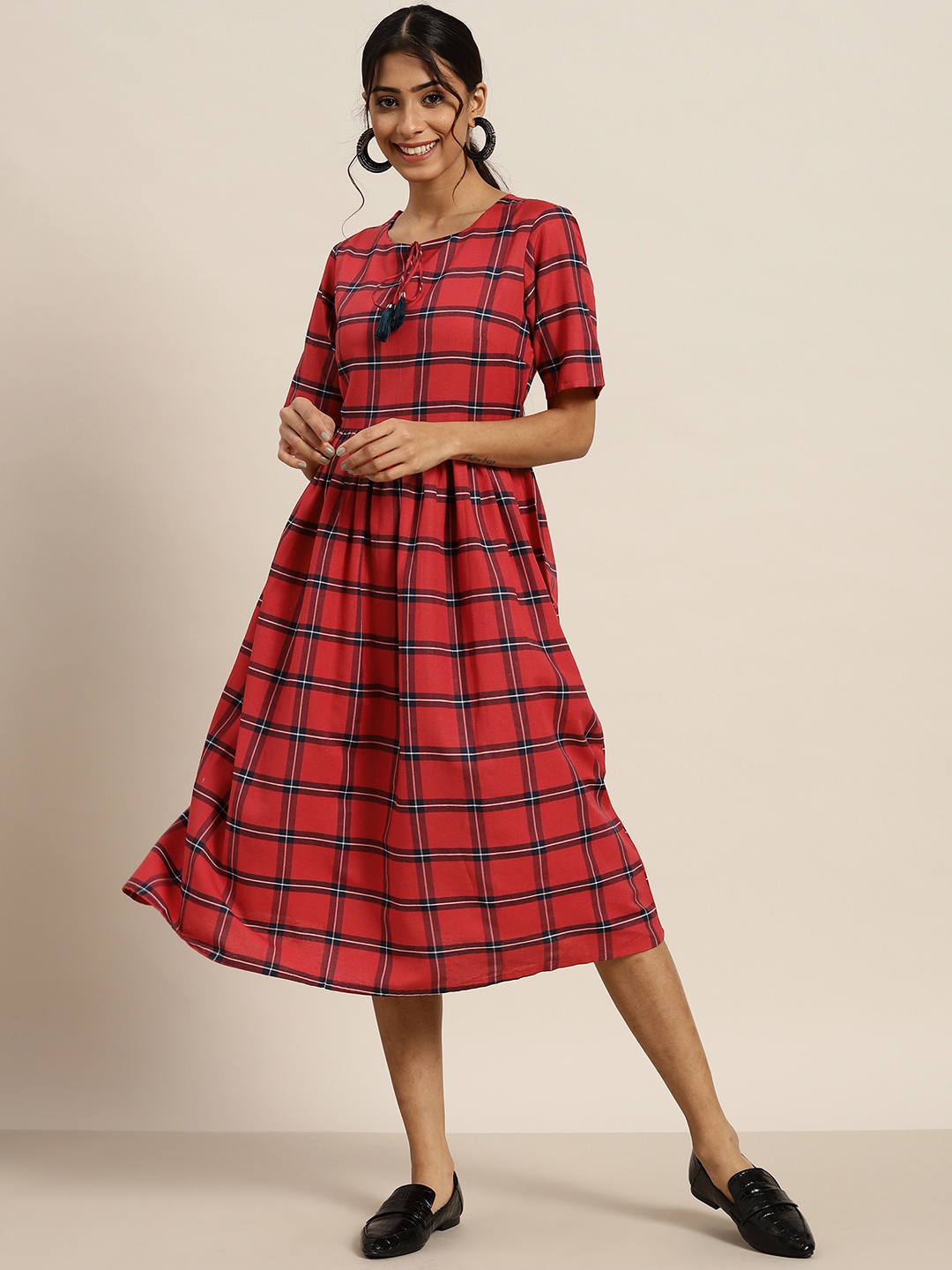 

Sangria Women Red & Navy Blue Checked Midi Fit & Flare Dress