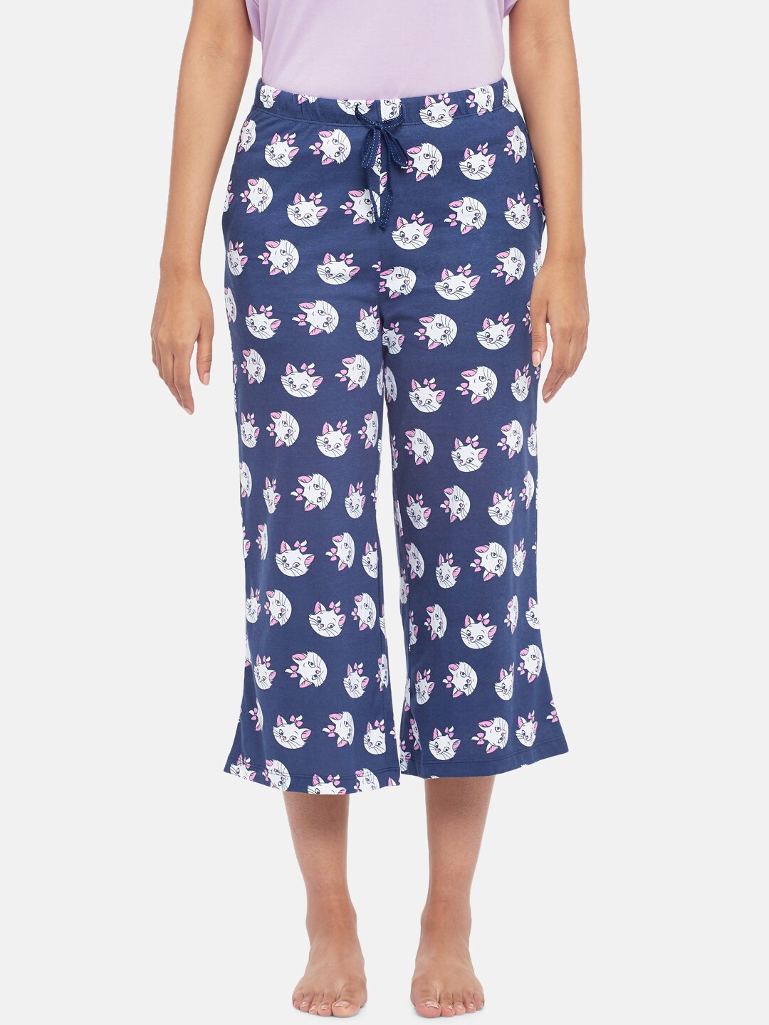 

Dreamz by Pantaloons Women Blue & White Printed Capris