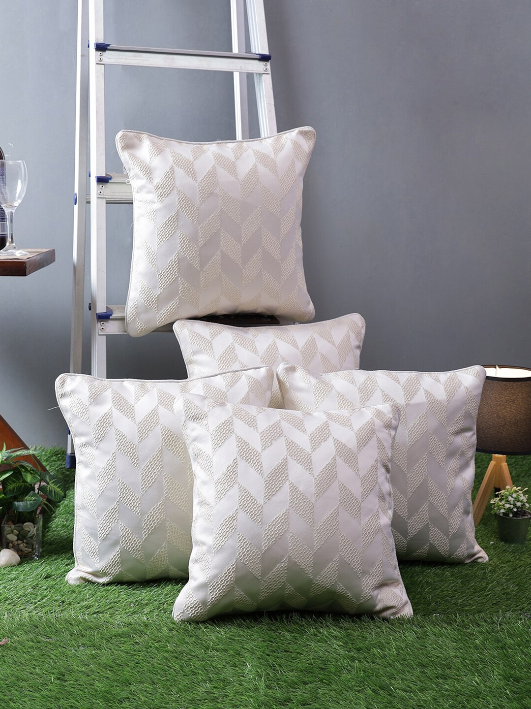 

ROMEE White Set of 5 Geometric Square Cushion Covers