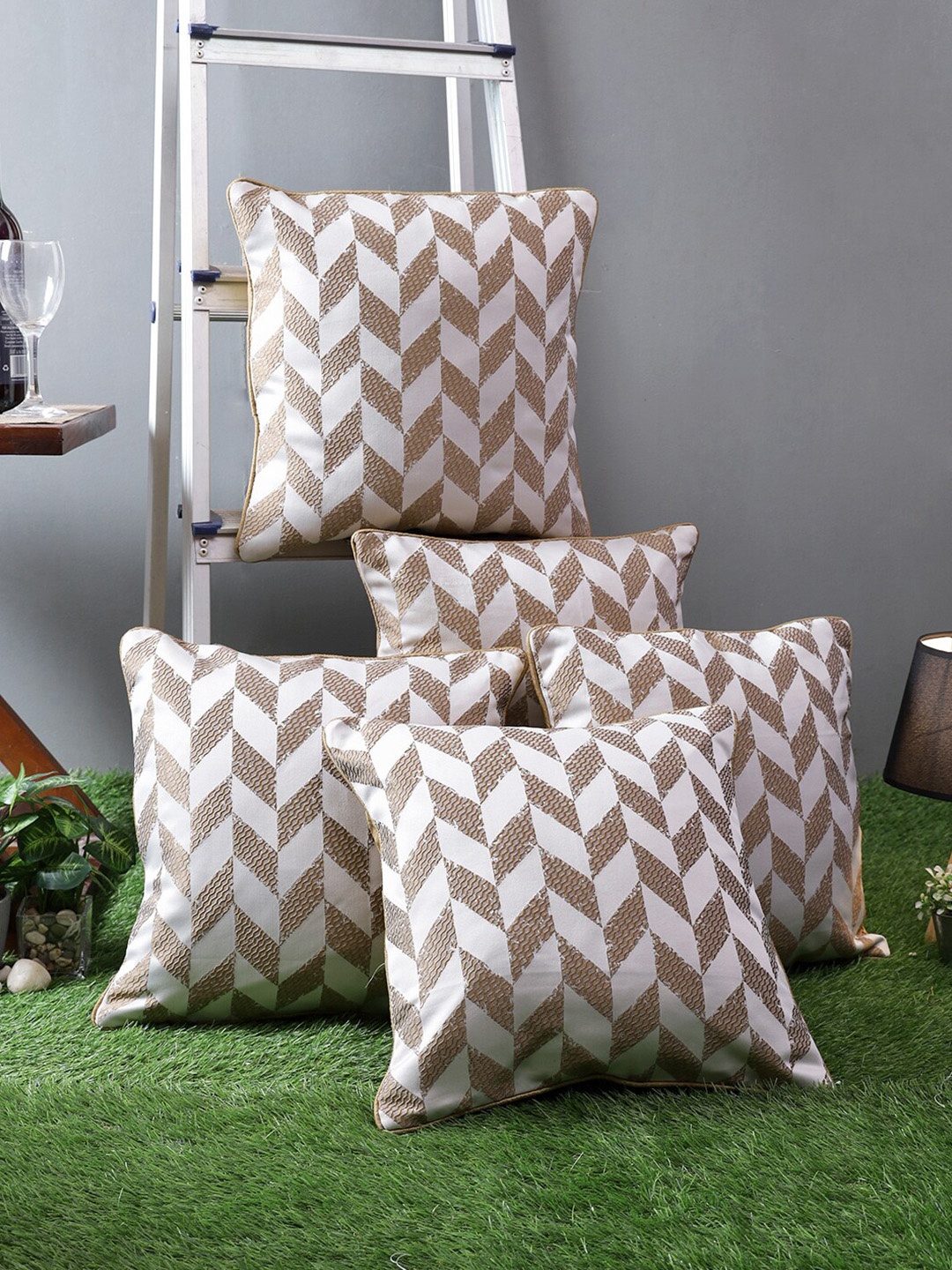 

ROMEE Beige & White Set of 5 Geometric Square Cushion Covers