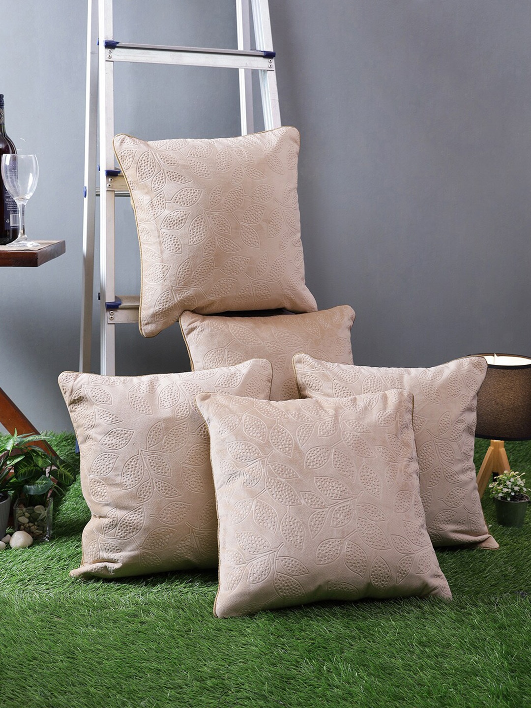 

ROMEE Cream-Coloured Set of 5 Floral Square Cushion Covers