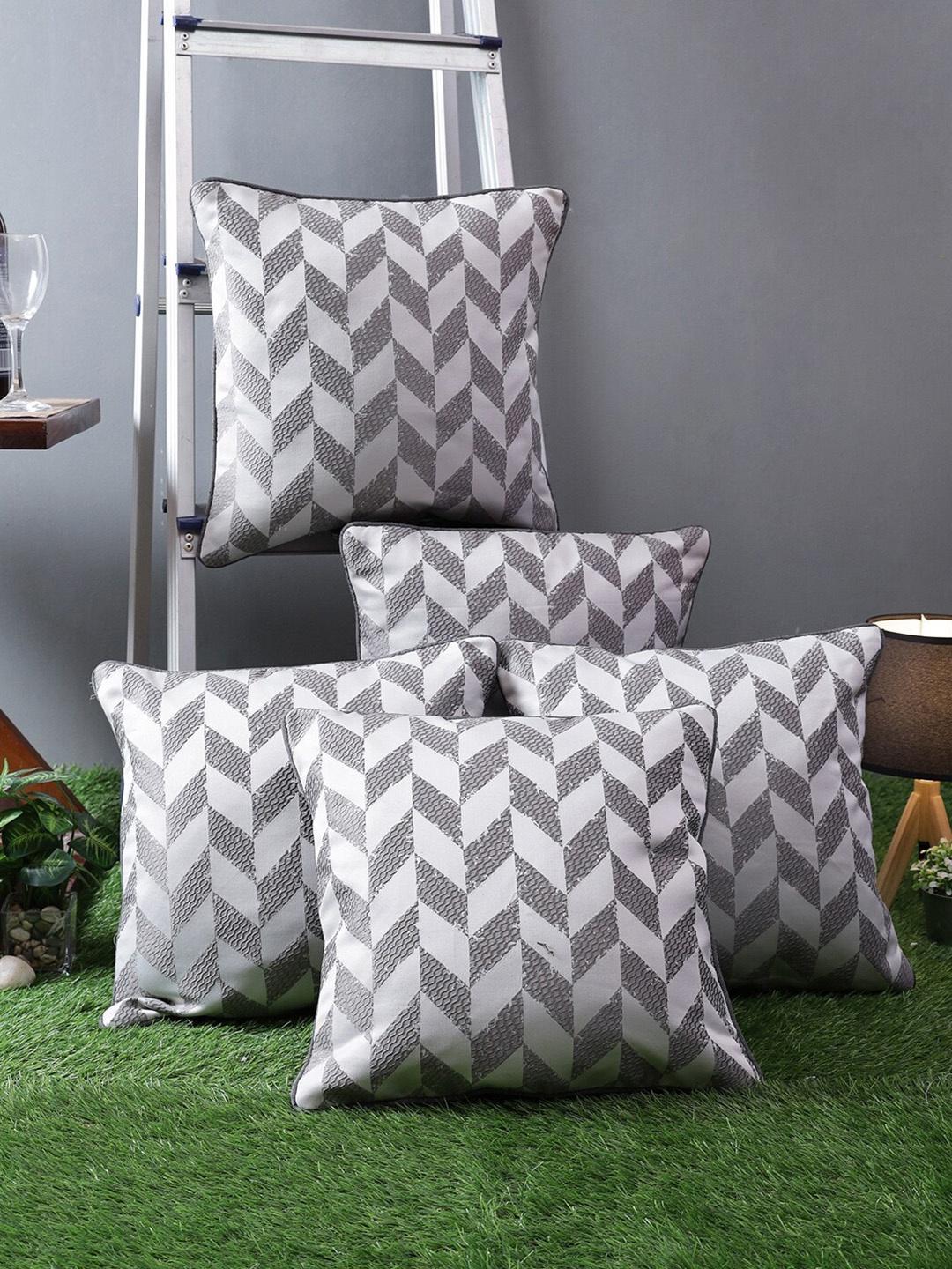 

ROMEE White Set of 5 Geometric Square Cushion Covers