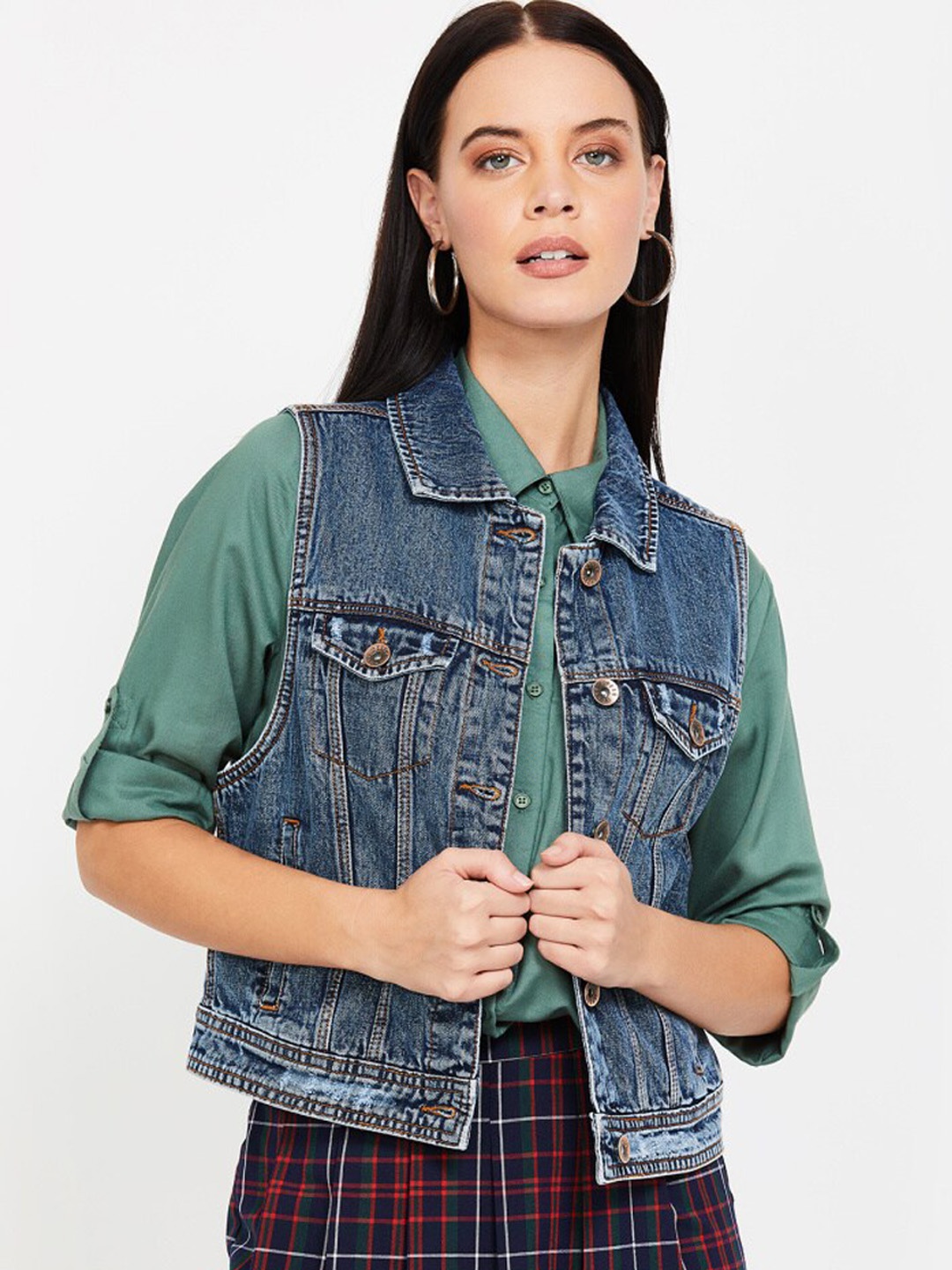 

Xpose Women Blue Washed Sleeveless Denim Jacket