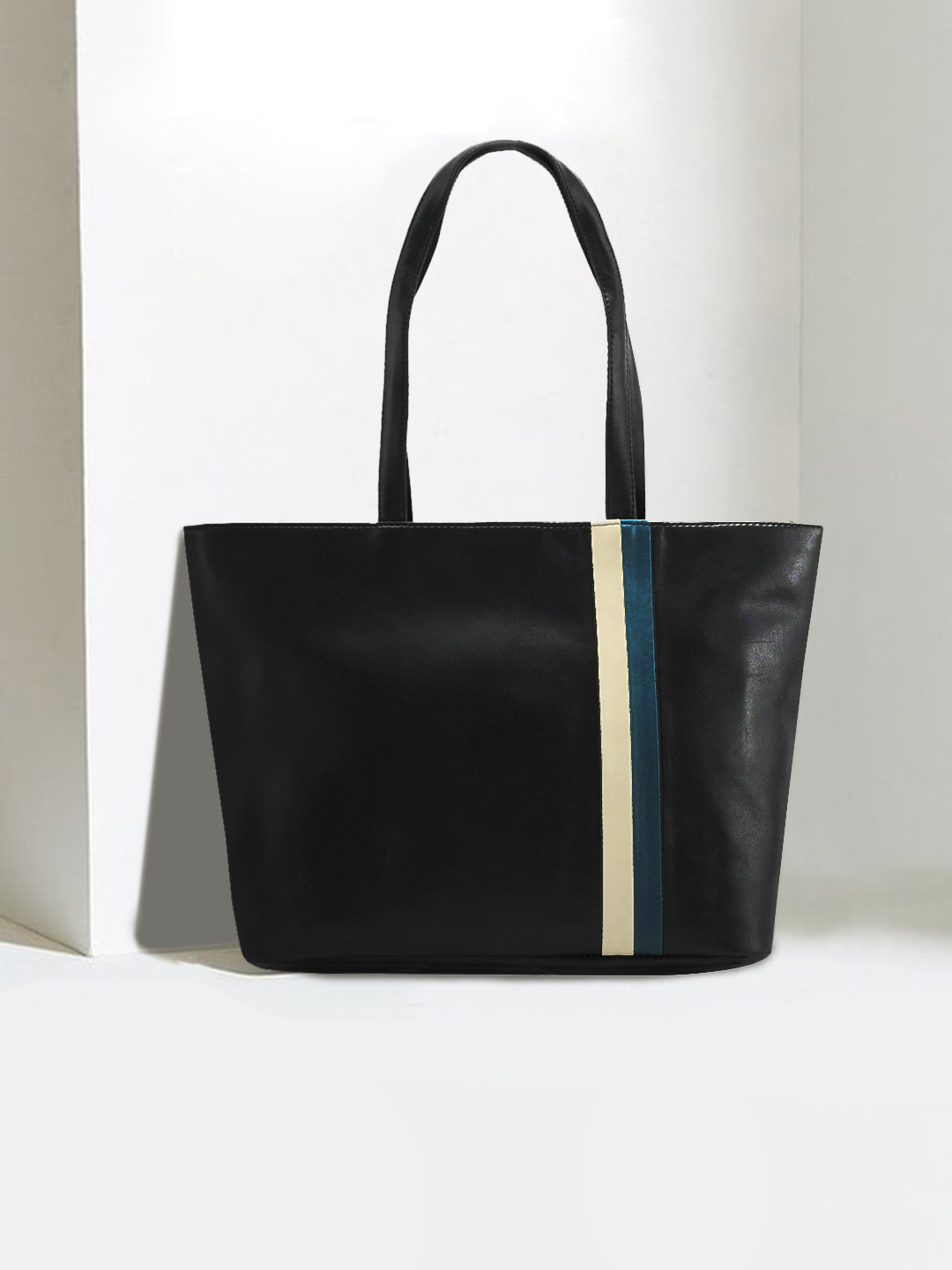 

Toteteca Black PU Structured Shoulder Bag with Applique