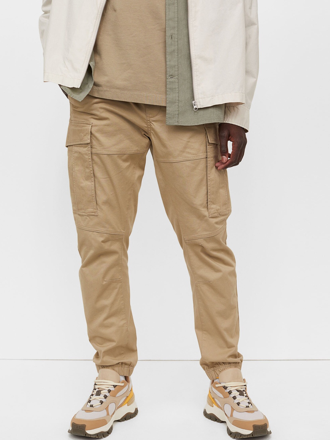 

H&M Men Beige Cargo joggers