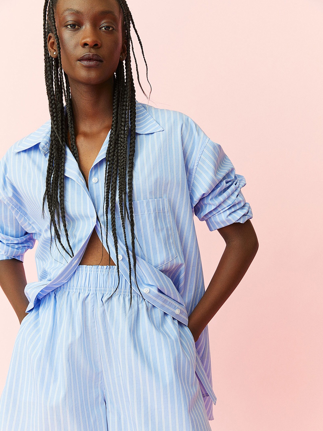 

H&M Woman Blue Striped Poplin shorts