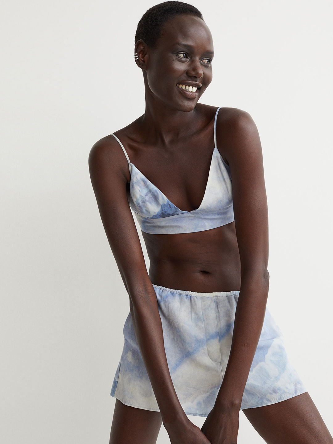 

H&M Women White & Blue Tie & Dye Lyocell-Blend Hotpants