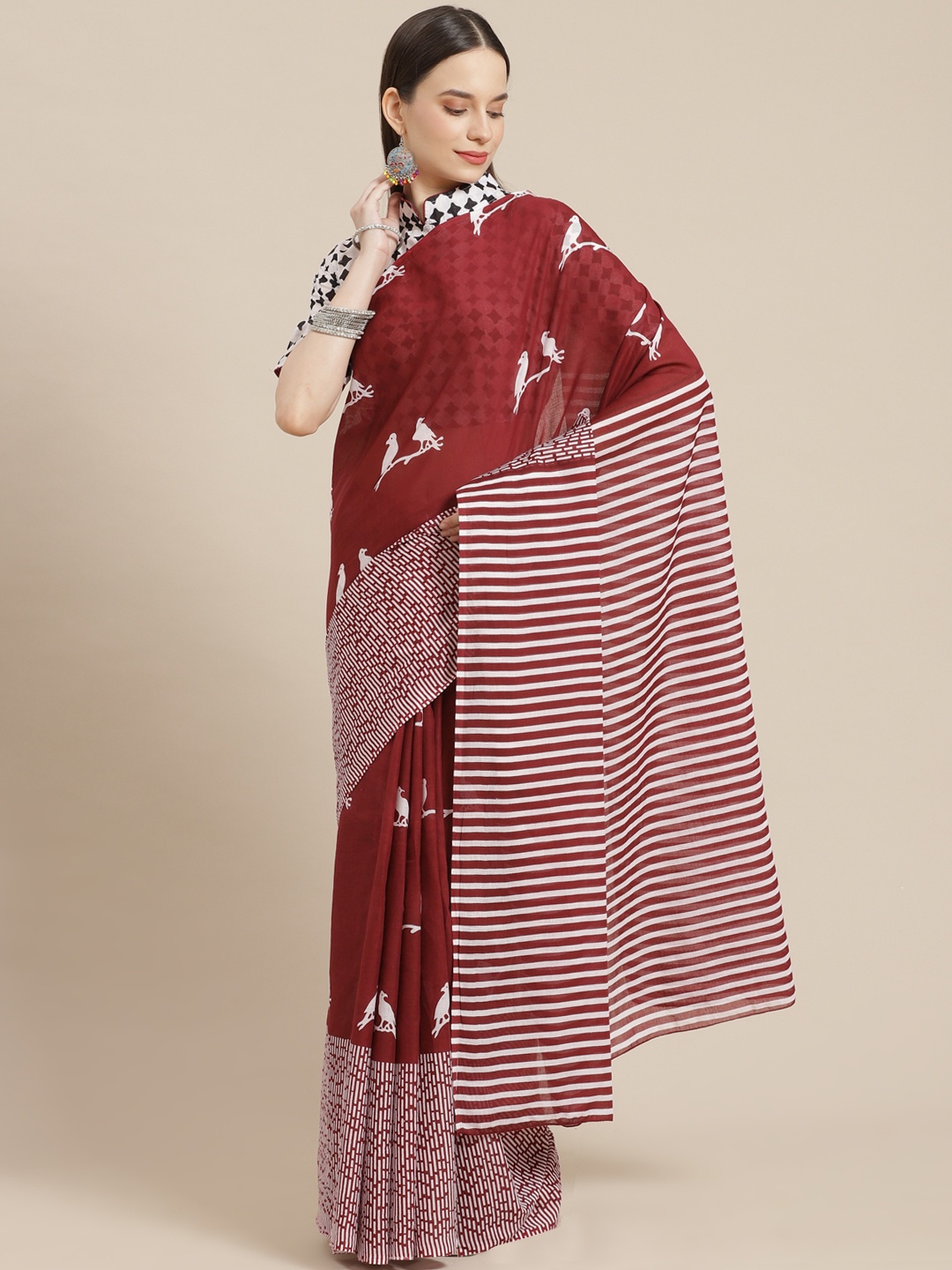 

mokshi Maroon & White Ethnic Motifs Pure Cotton Saree