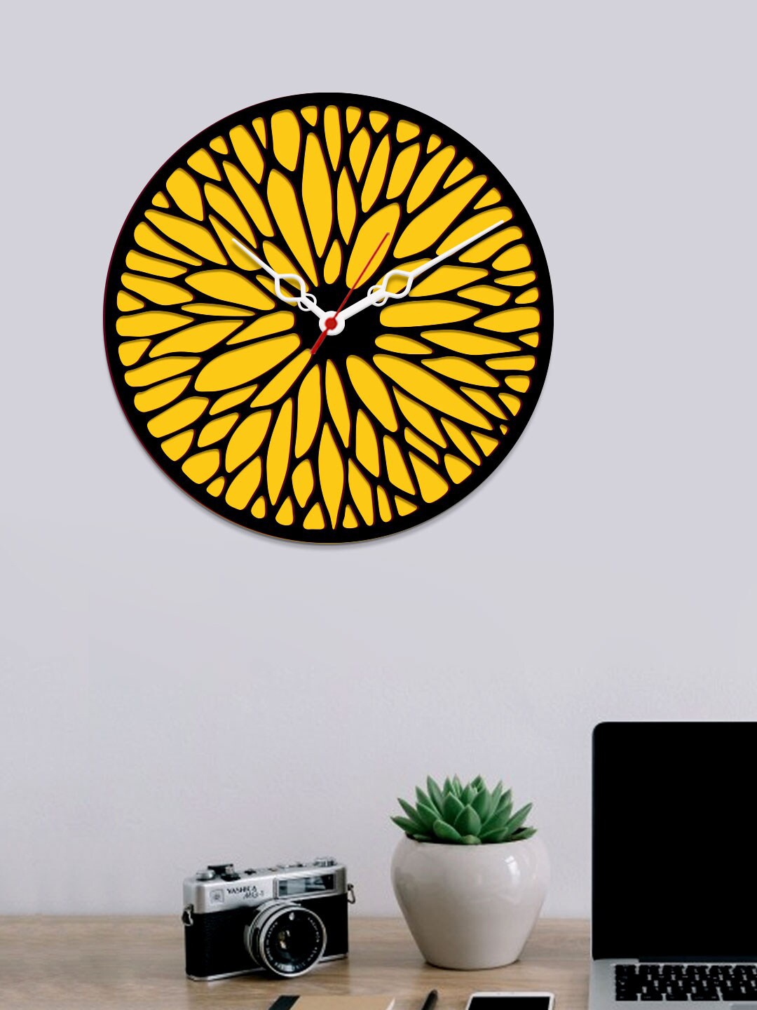 

WALLMANTRA Yellow & Black Abstract Flower Design Contemporary Wall Clock