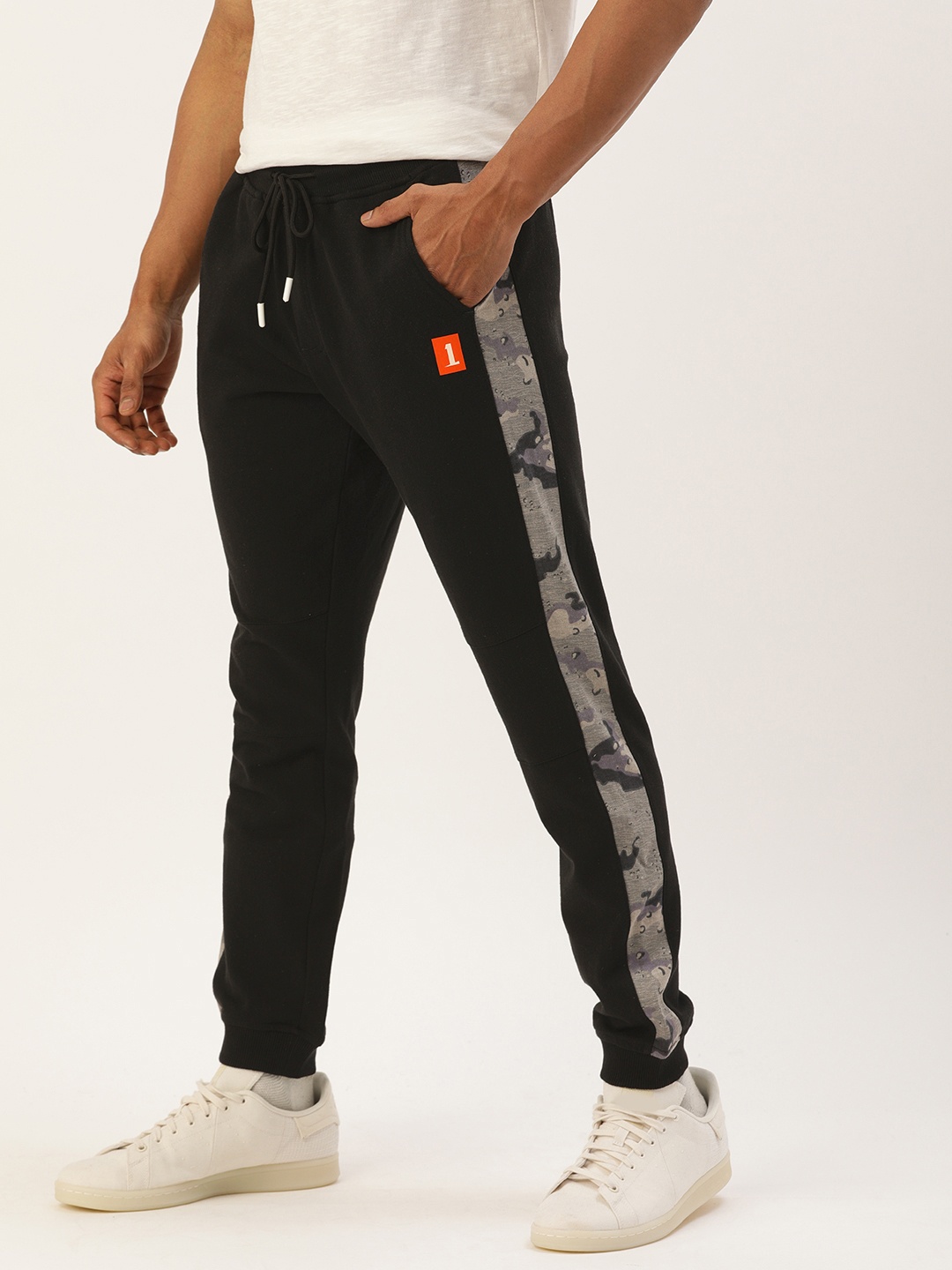 

SINGLE Men Black Side Striped Joggers