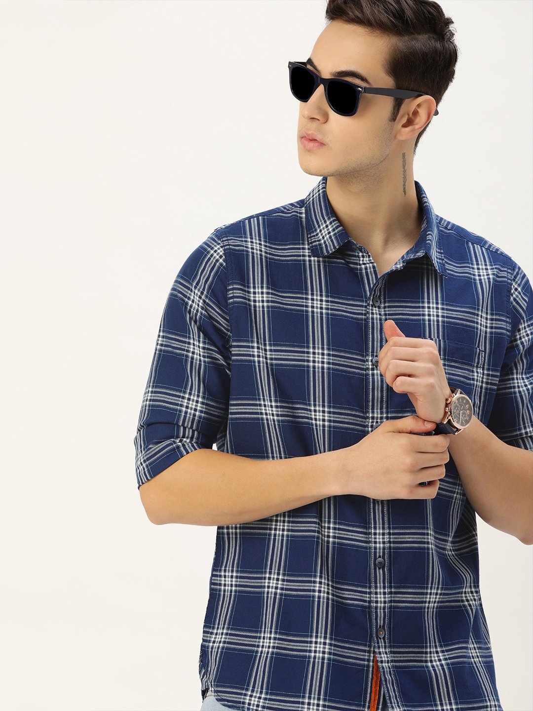 

SINGLE Men Blue & White Checked Slim Fit Pure Cotton Casual Shirt