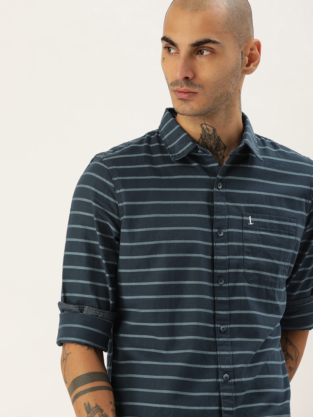 

SINGLE Men Navy Blue Slim Fit Horizontal Stripes Opaque Striped Casual Shirt