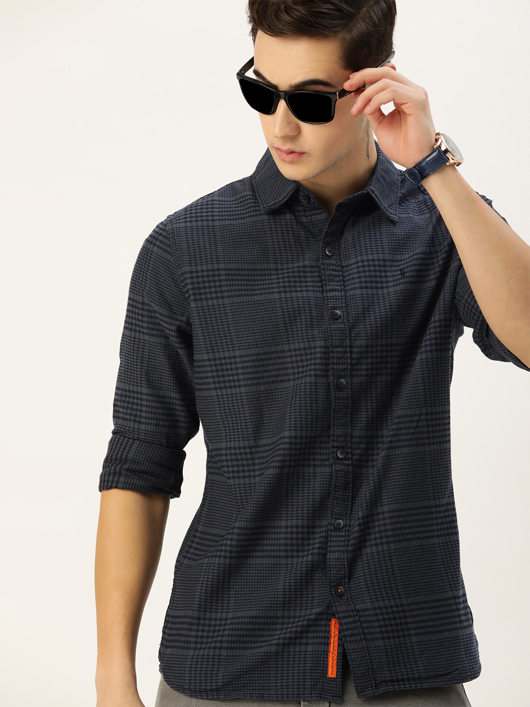

SINGLE Men Grey & Navy Blue Checked Slim Fit Casual Shirt