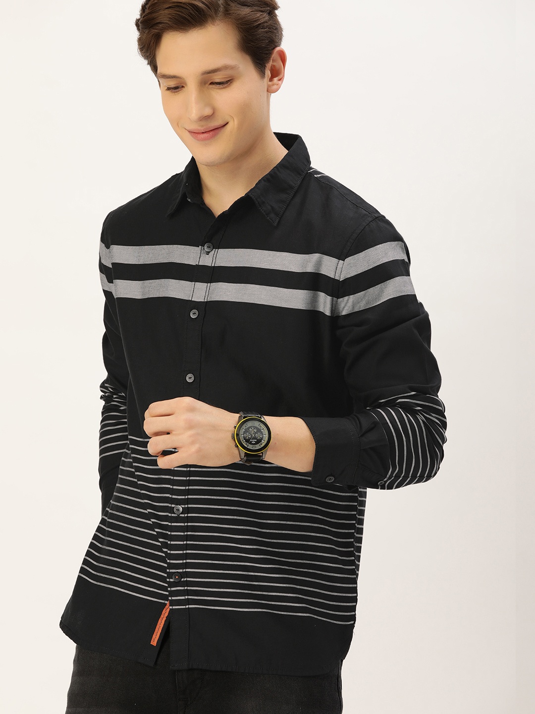 

SINGLE Men Black Slim Fit Horizontal Striped Pure Cotton Casual Shirt