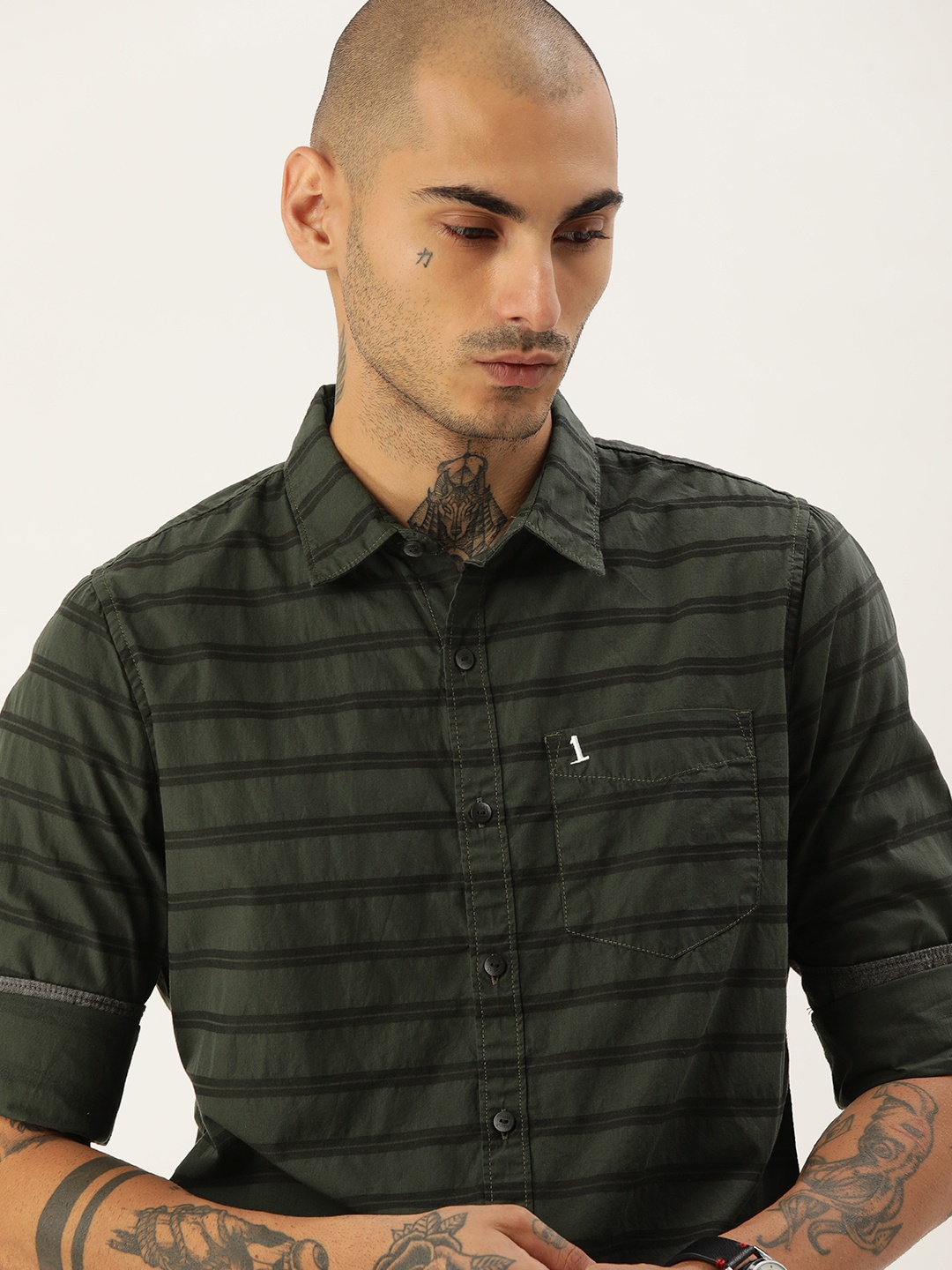 

SINGLE Men Green & Black Slim Fit Horizontal Stripes Opaque Striped Casual Shirt