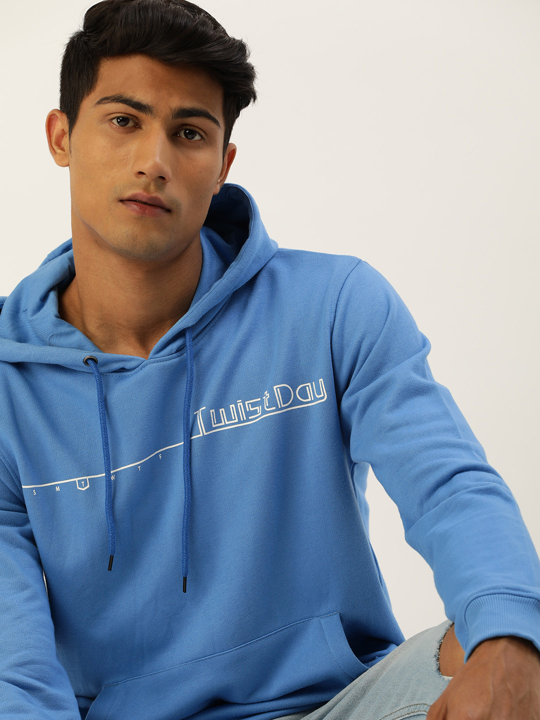 

SINGLE Men Blue Slim Fit Hooded Sweatshirt with Printed Detailing