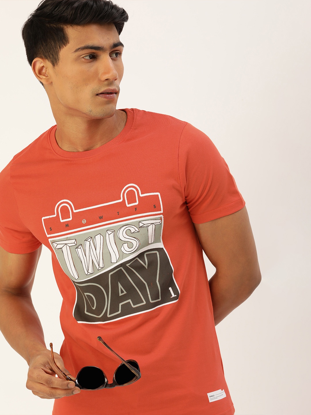 

SINGLE Men Orange & Grey Graphic Print Slim Fit Cotton T-shirt