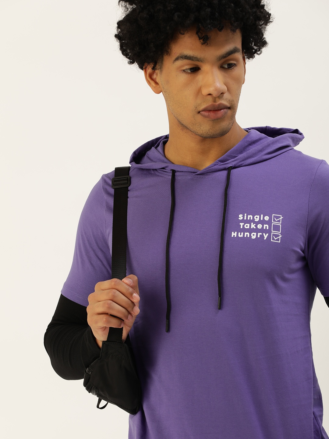 

SINGLE Men Purple Solid Slim Fit Hooded Pure Cotton T-shirt