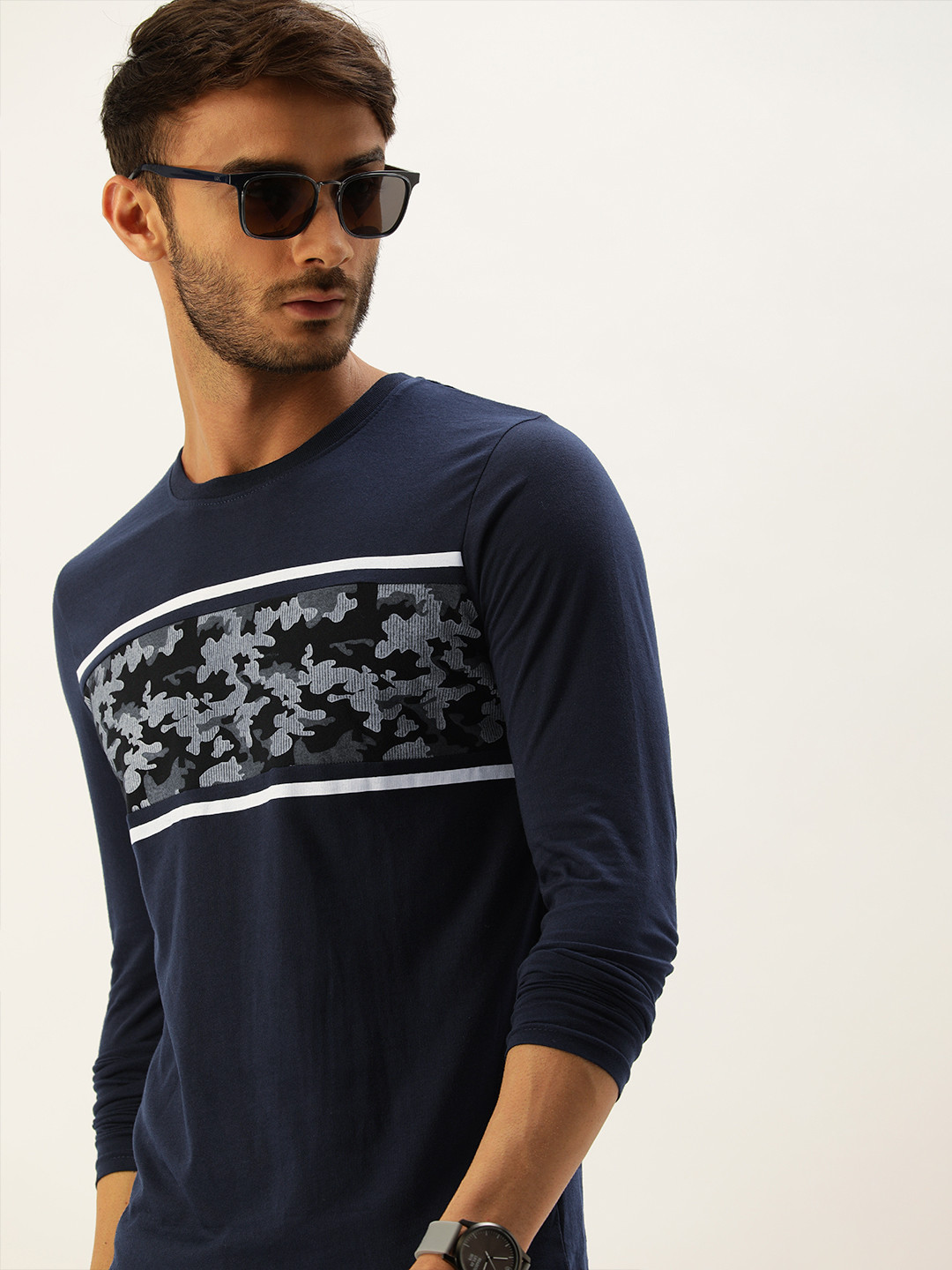 

SINGLE Men Navy Blue & Black Camouflage Printed Slim Fit T-shirt