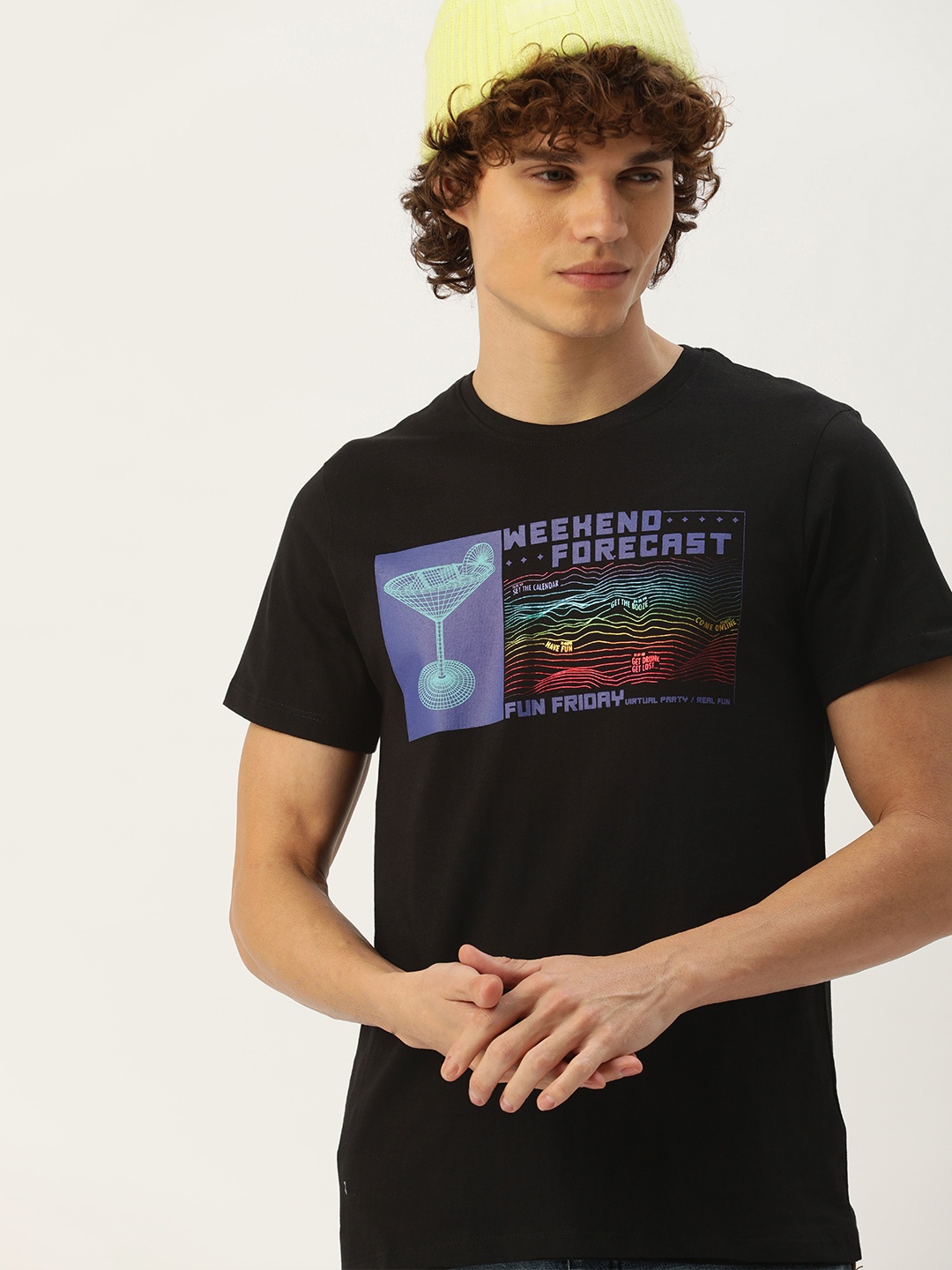 

SINGLE Men Black Graphic Print Round Neck Regular Sleeves Pure Cotton Slim Fit T-shirt