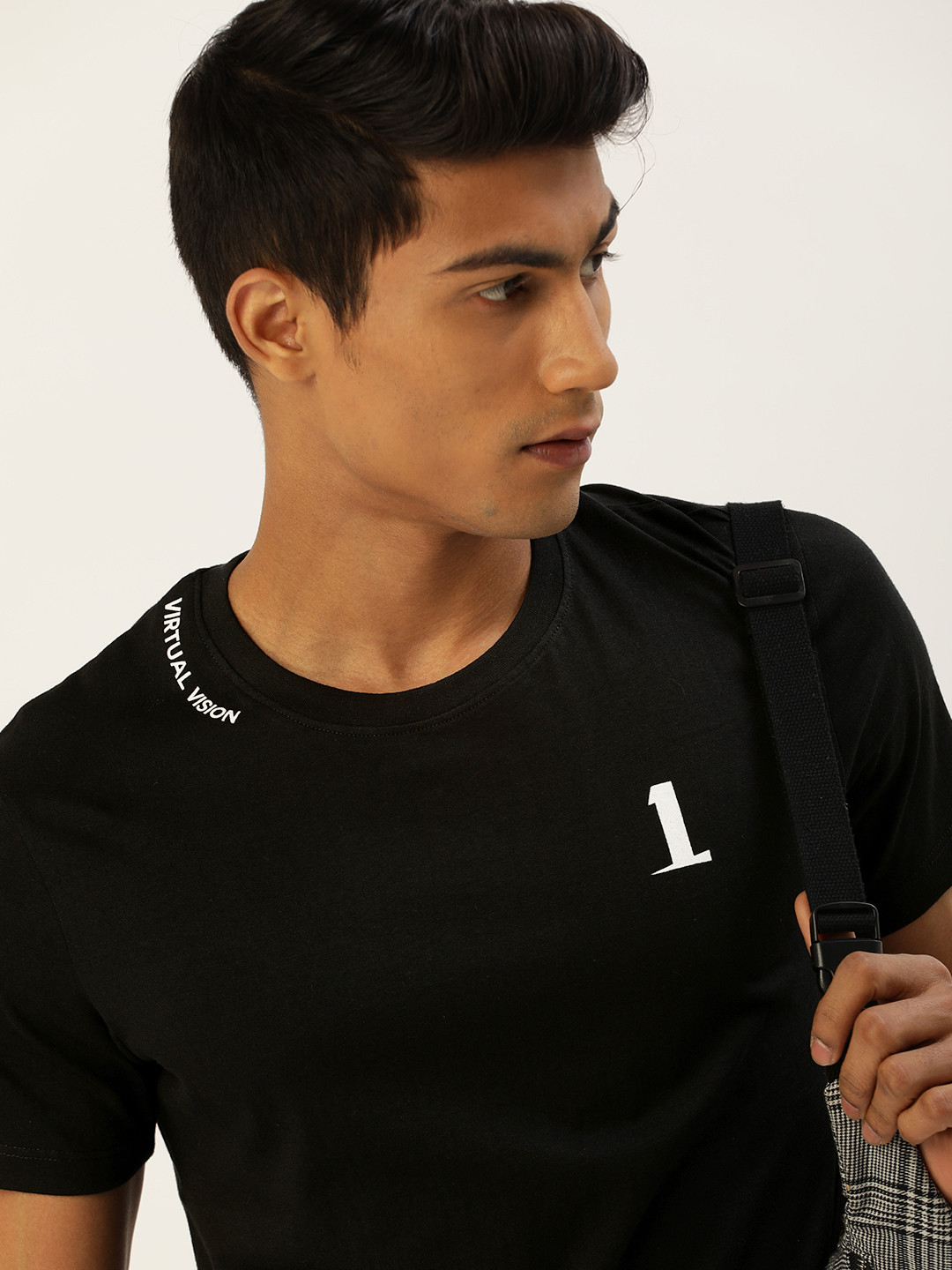 

SINGLE Men Black Solid Slim Fit Round Neck Pure Cotton T-shirt