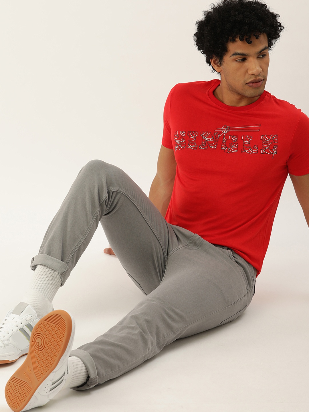 

SINGLE Men Red Typography Printed Slim Fit Casual T-shirt