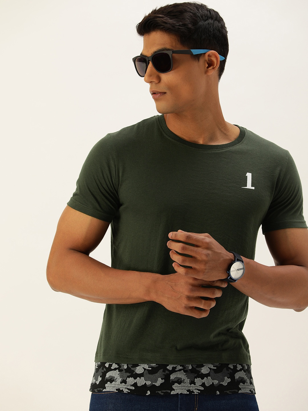 

SINGLE Men Olive Green & Black Camouflage Printed Slim Fit T-shirt