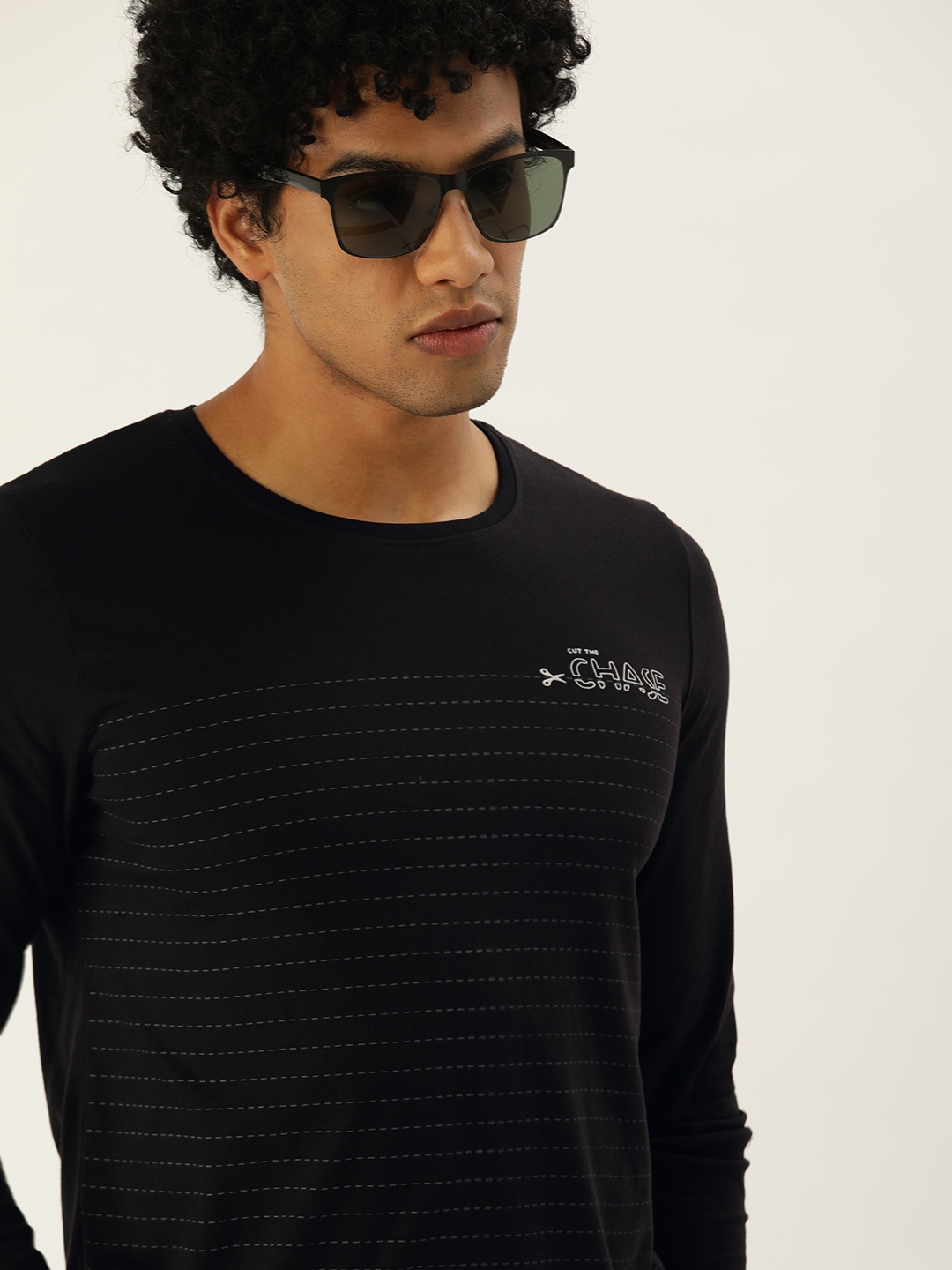 

SINGLE Men Black Printed Round-Neck Slim Fit Casual T-shirt