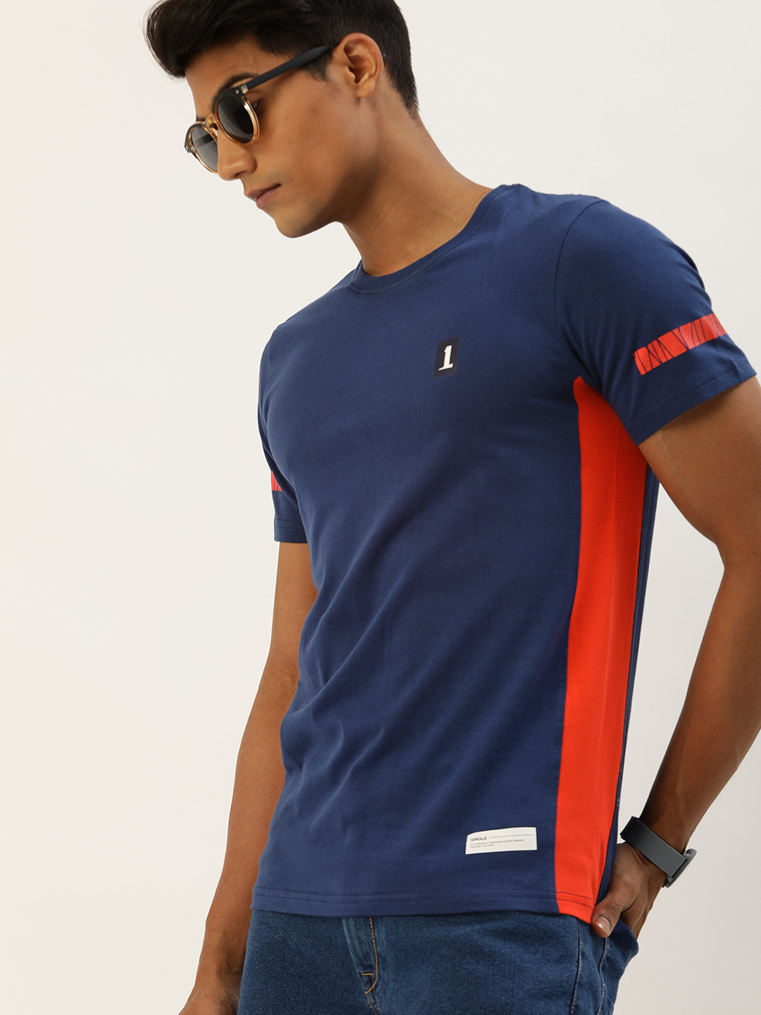 

SINGLE Men Navy Blue Slim Fit Side Striped T-shirt