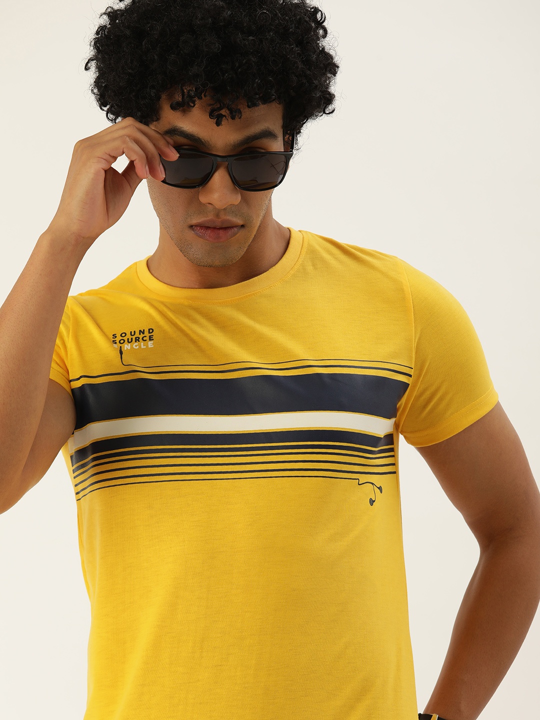 

SINGLE Men Yellow Solid Round Neck Slim Fit T-shirt With Black Striped Surface