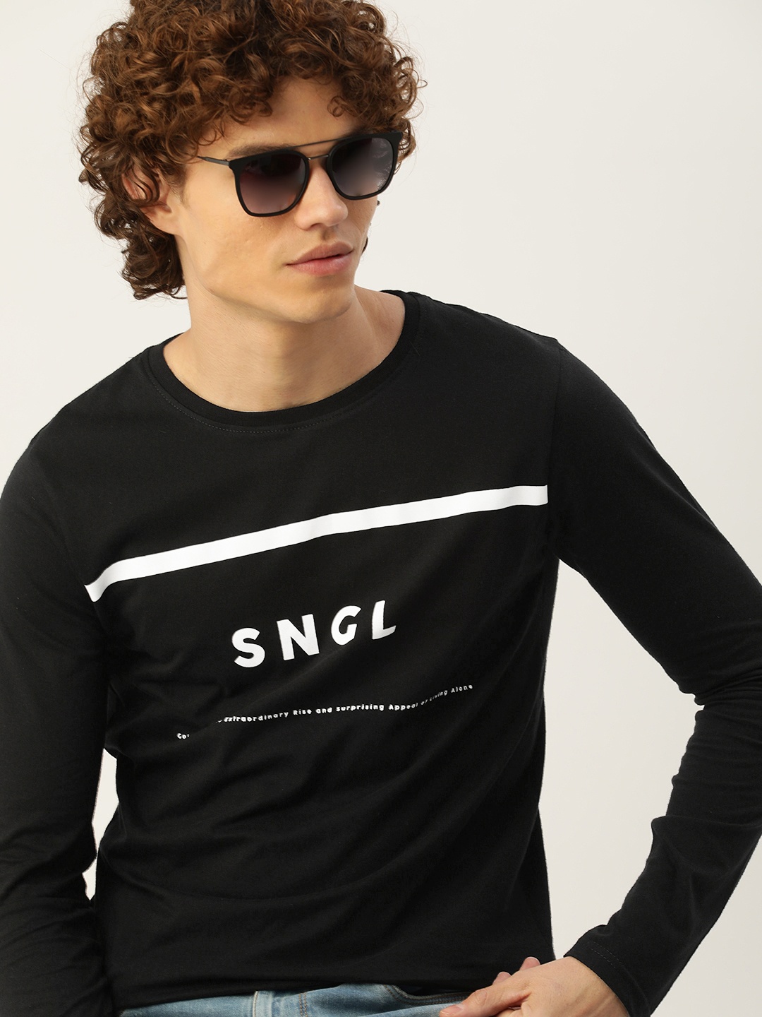

SINGLE Men Black Brand Logo Print Round Neck Regular Sleeves Slim Fit Knitted T-shirt