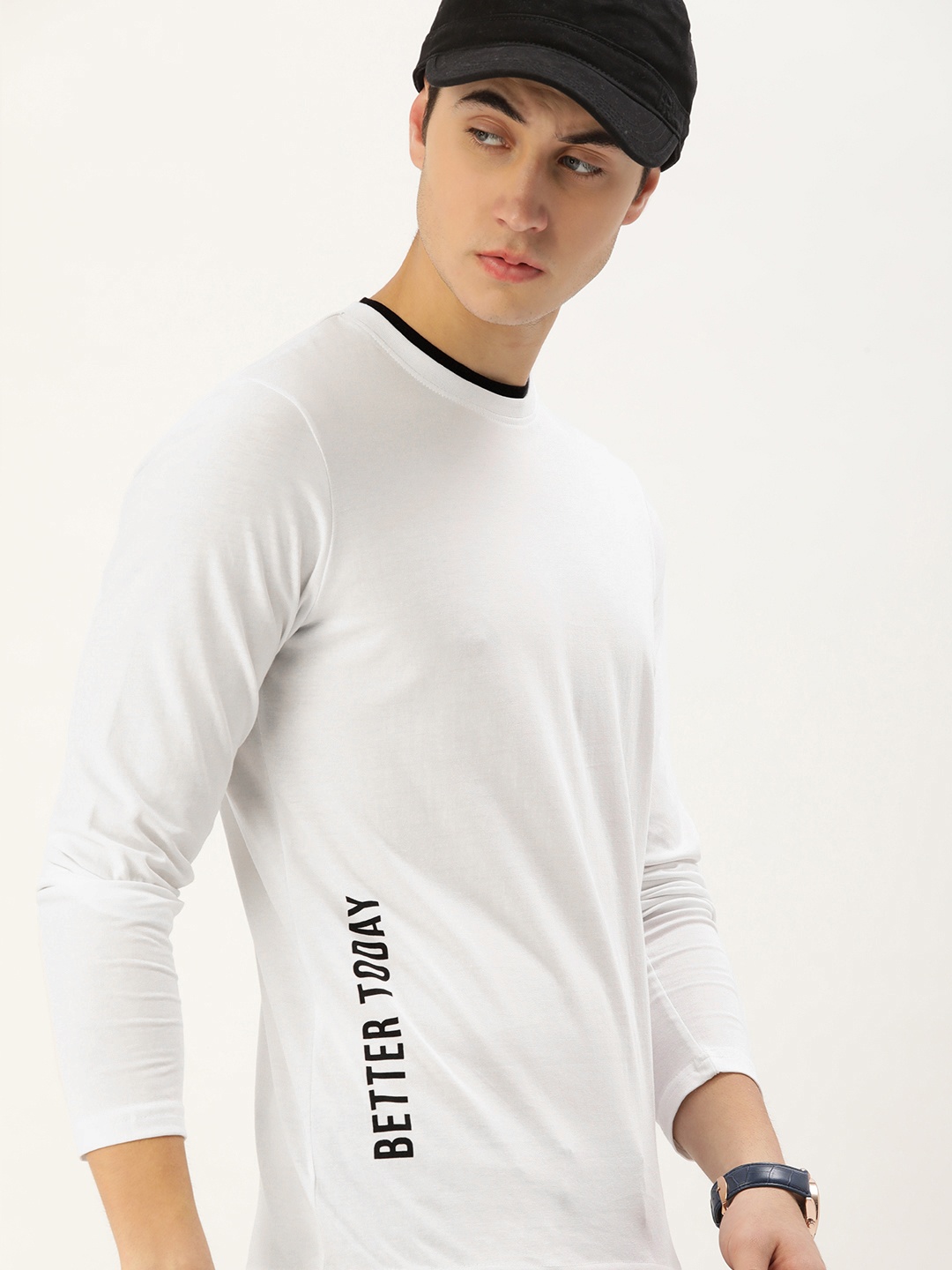 

SINGLE Men White Slim Fit T-shirt with Printed Detailing