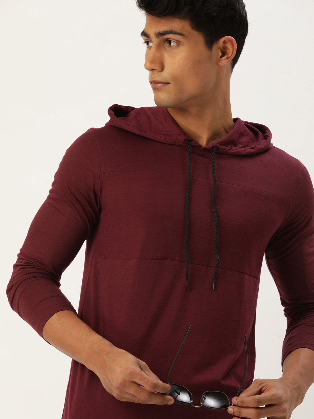 

SINGLE Men Maroon Solid Hooded Slim Fit T-shirt