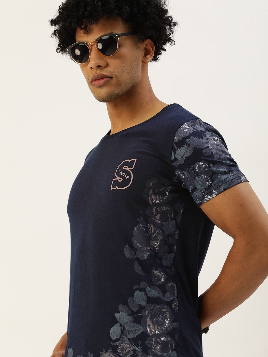 

SINGLE Men Navy Blue Floral Printed Slim Fit Round Neck T-shirt
