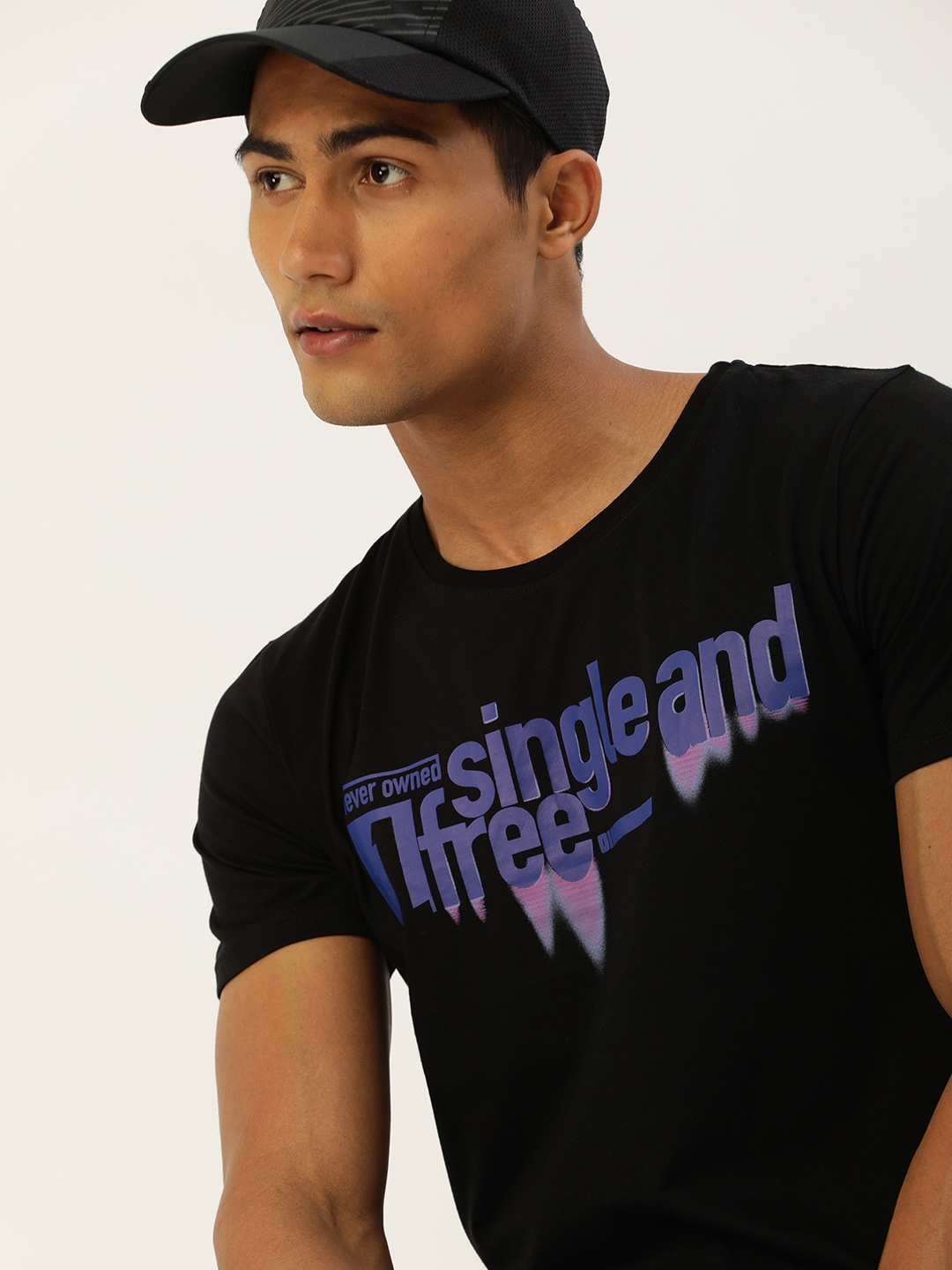 

SINGLE Men Black Typography Printed Slim Fit T-shirt
