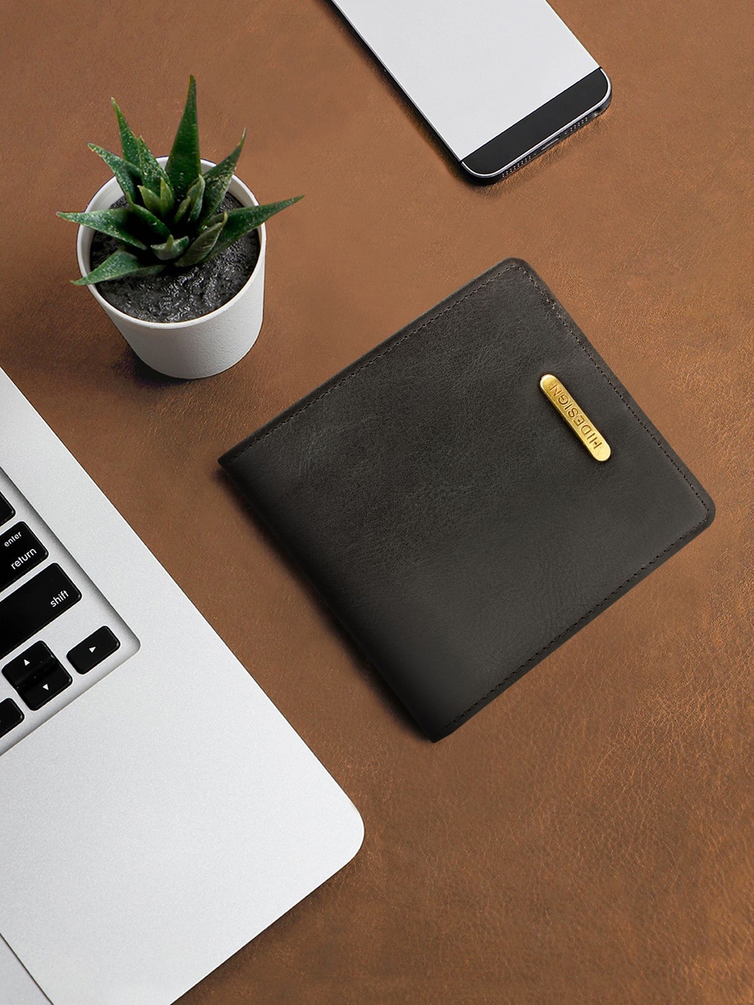 

Hidesign Men Black Leather Two Fold Wallet