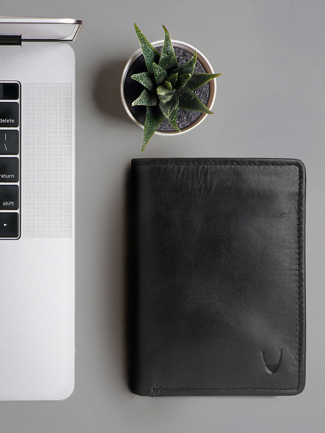 

Hidesign Men Black Leather Two Fold Wallet