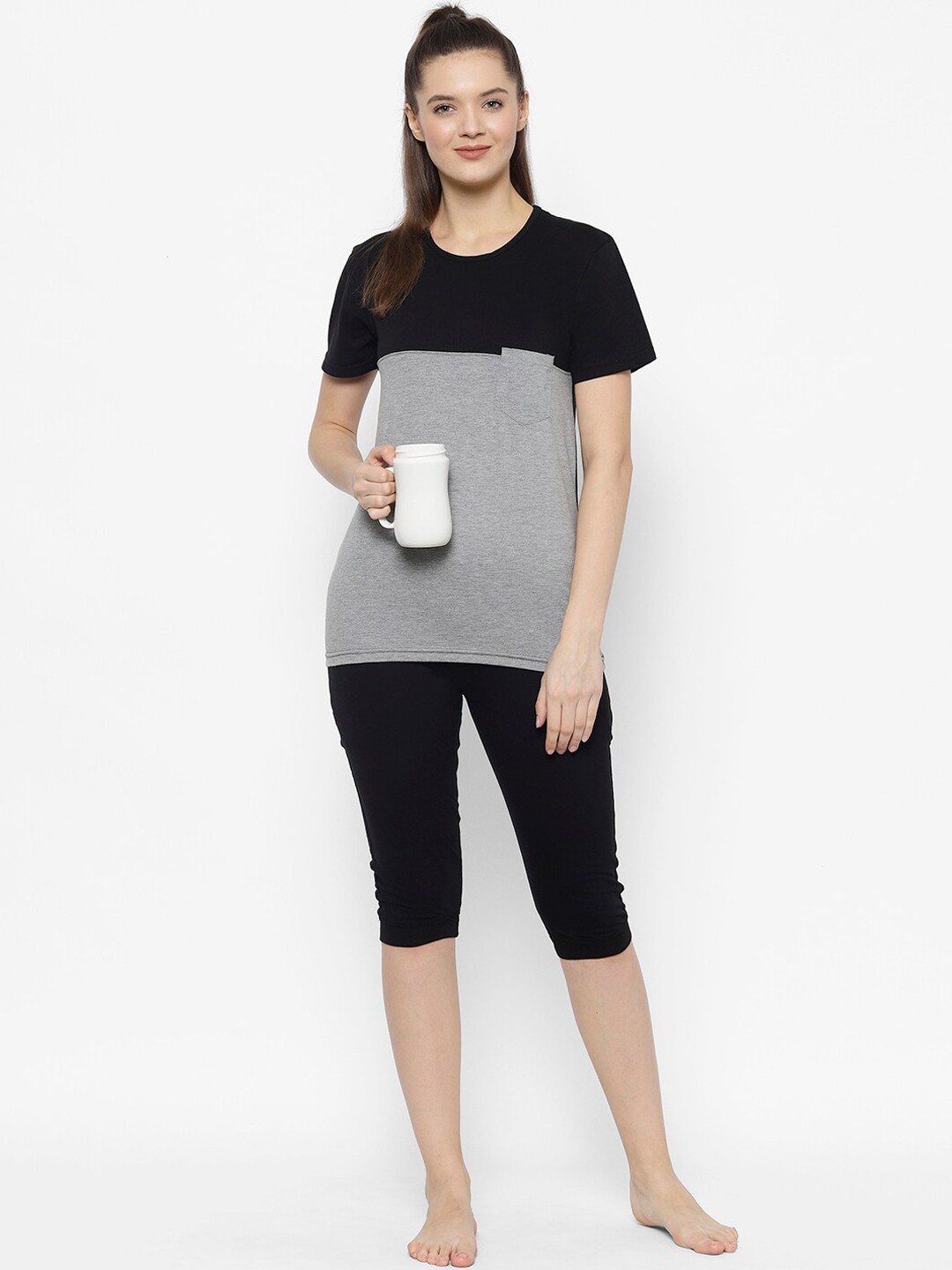 

VIMAL JONNEY Women Grey & Black Colourblocked Night suit