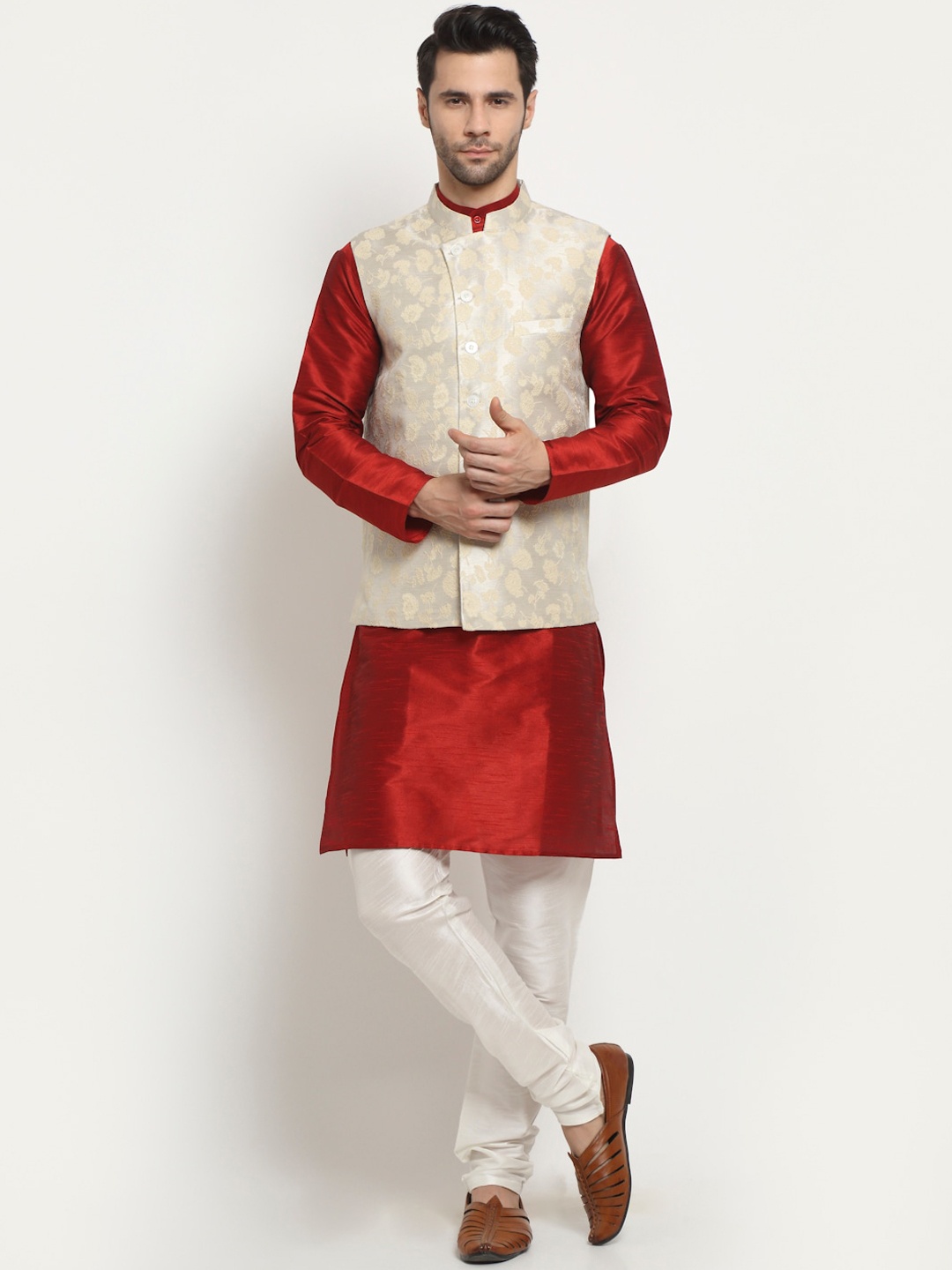 

NEUDIS Men Maroon Ethnic Motifs Dupion Silk Jacquard Kurta with Churidar & Nehru Jacket